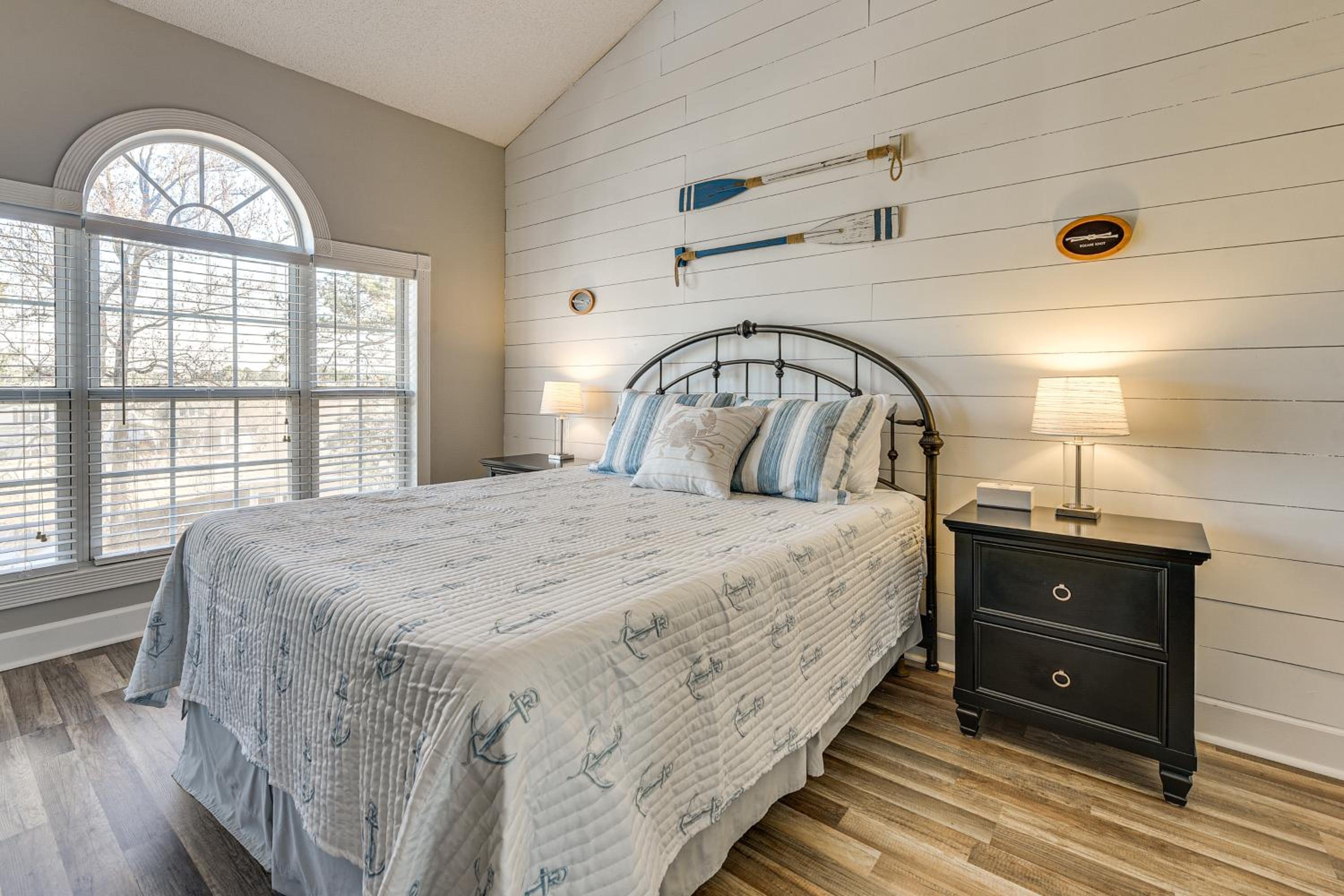 Golf, Gamble and Fish! Condo with Pool in Little River