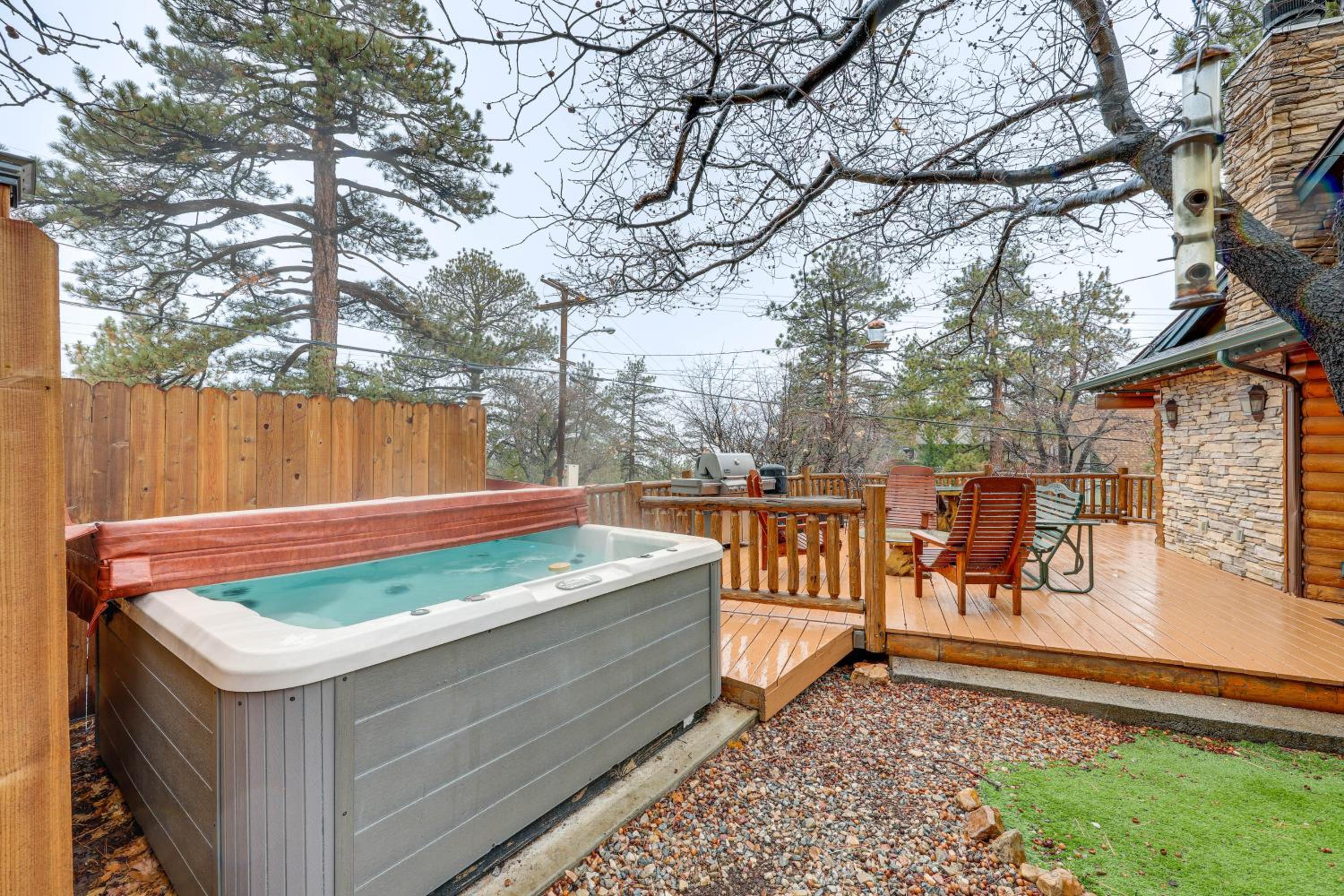 Hot Tub, 2 Mi to Big Bear Mtn Family Ski Trip!