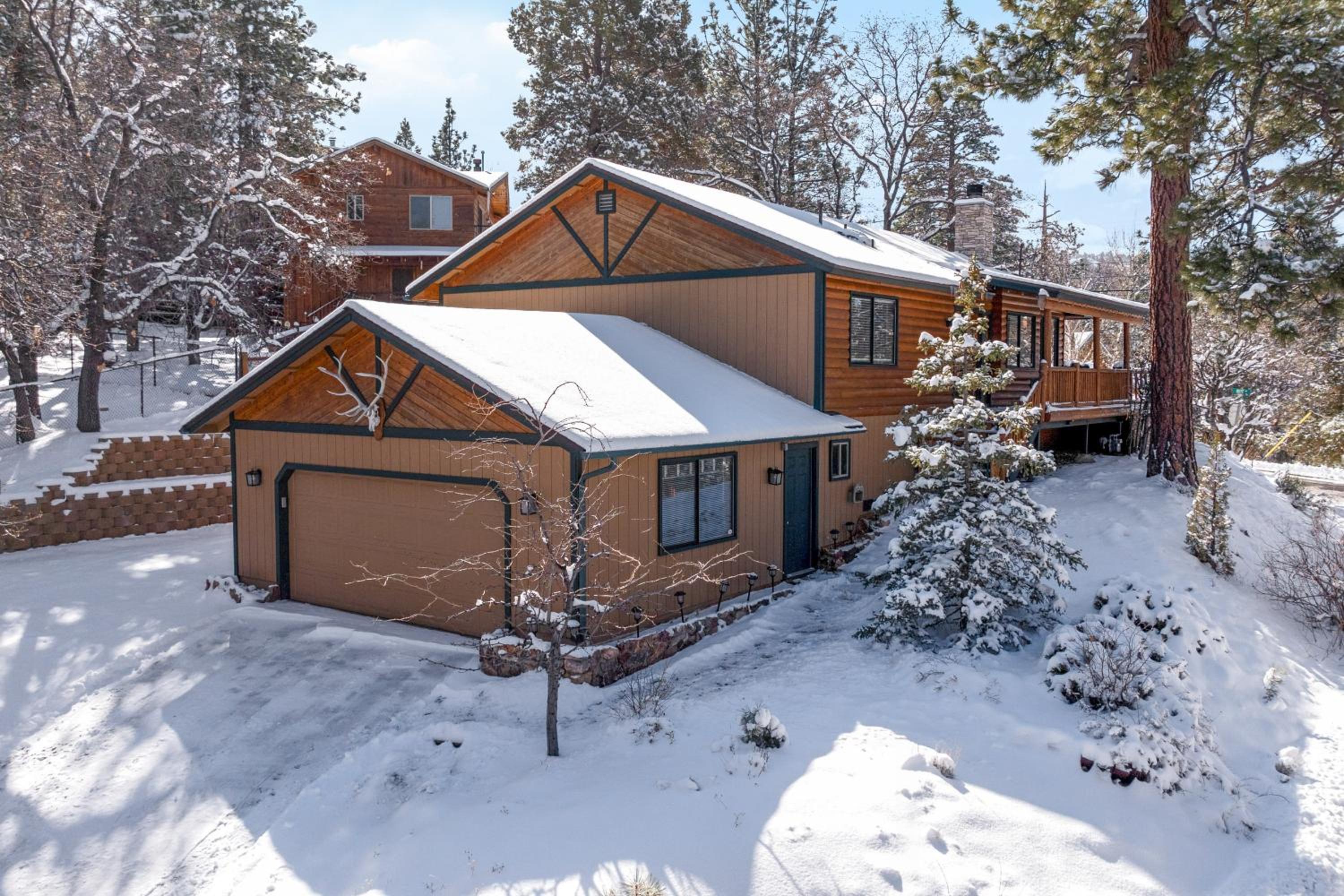 Hot Tub, 2 Mi to Big Bear Mtn Family Ski Trip!