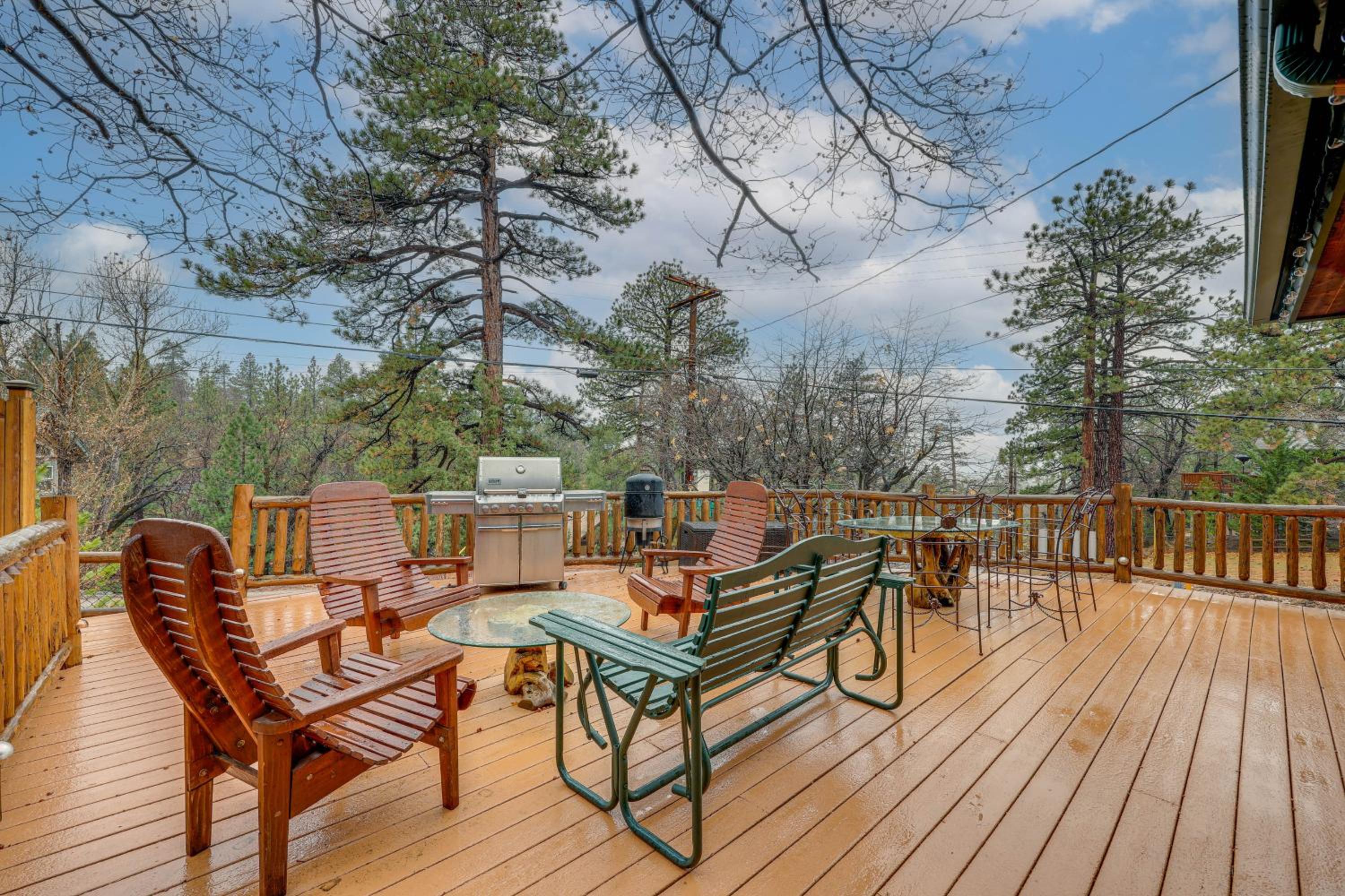 Hot Tub, 2 Mi to Big Bear Mtn Family Ski Trip!