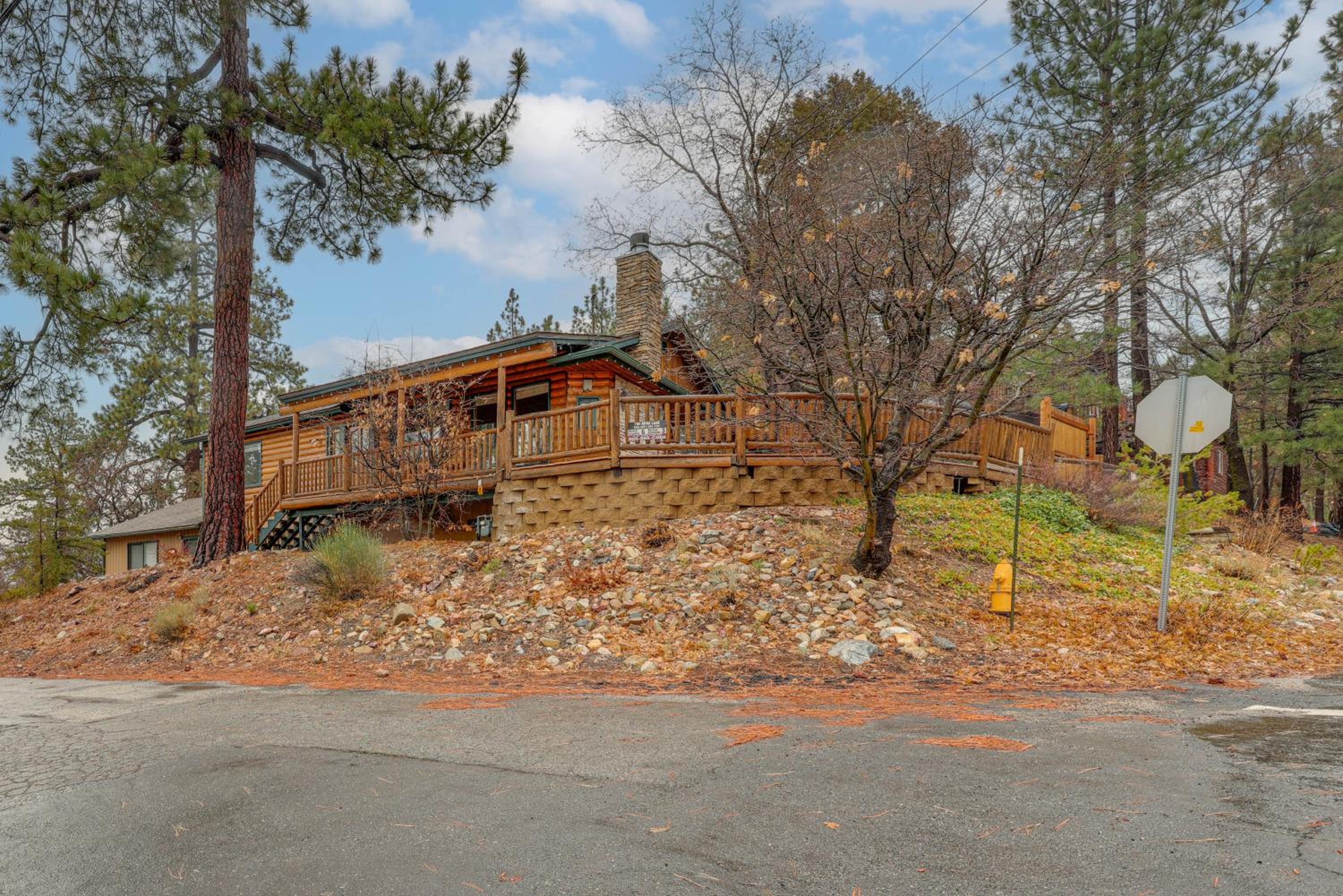Hot Tub, 2 Mi to Big Bear Mtn Family Ski Trip!