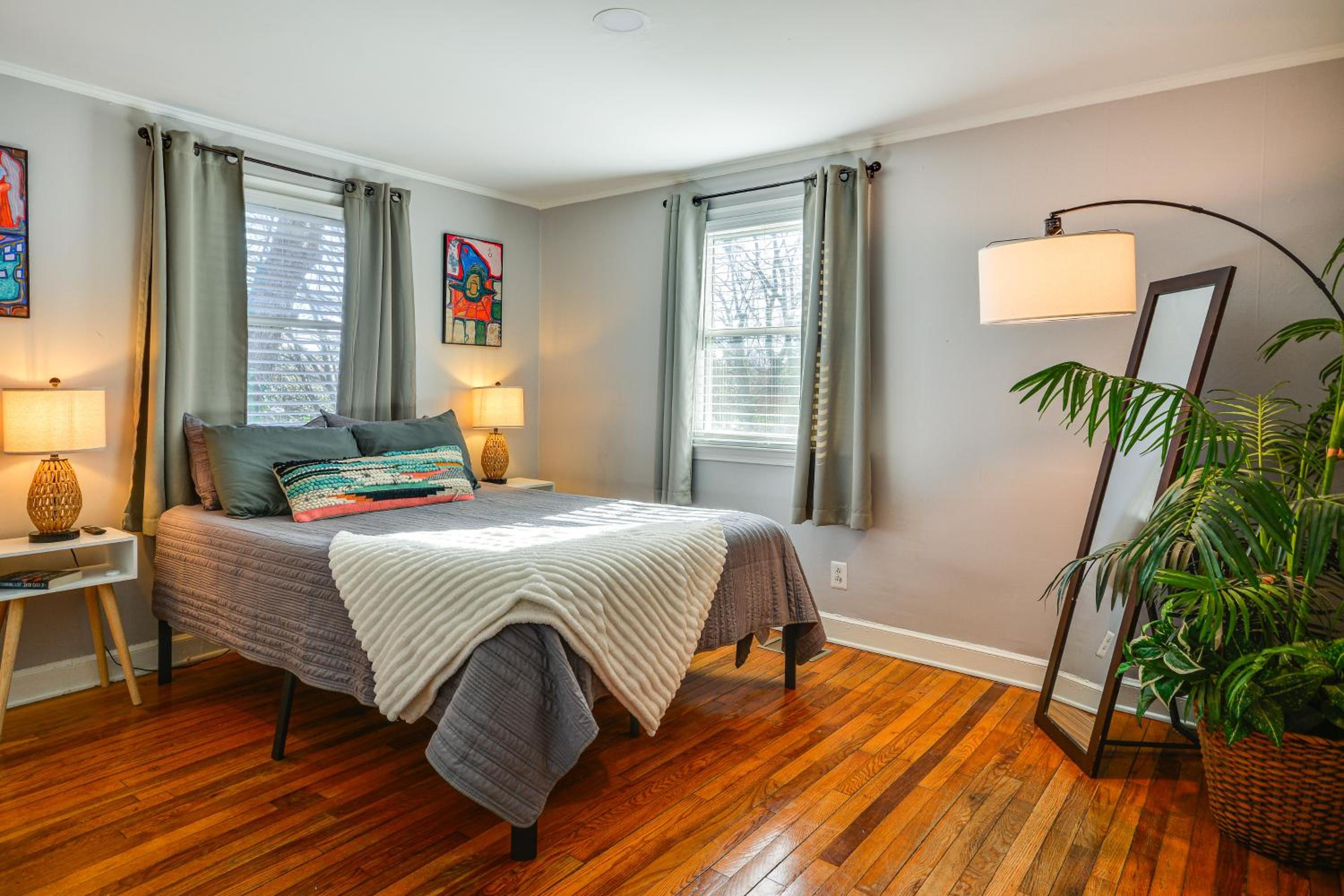 Vibrant Home 2 Mi to Dtwn and Wake Forest University