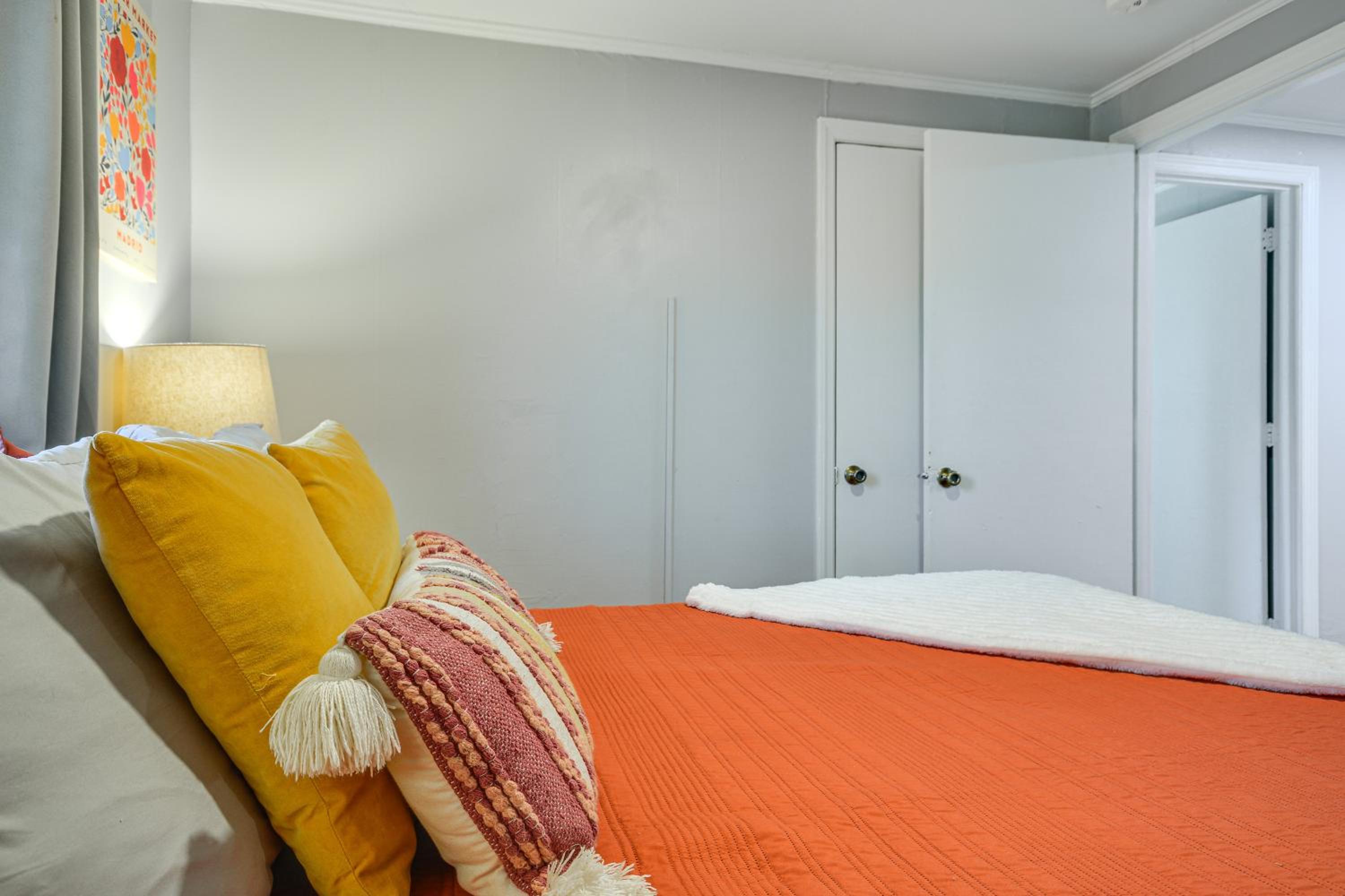 Vibrant Home 2 Mi to Dtwn and Wake Forest University