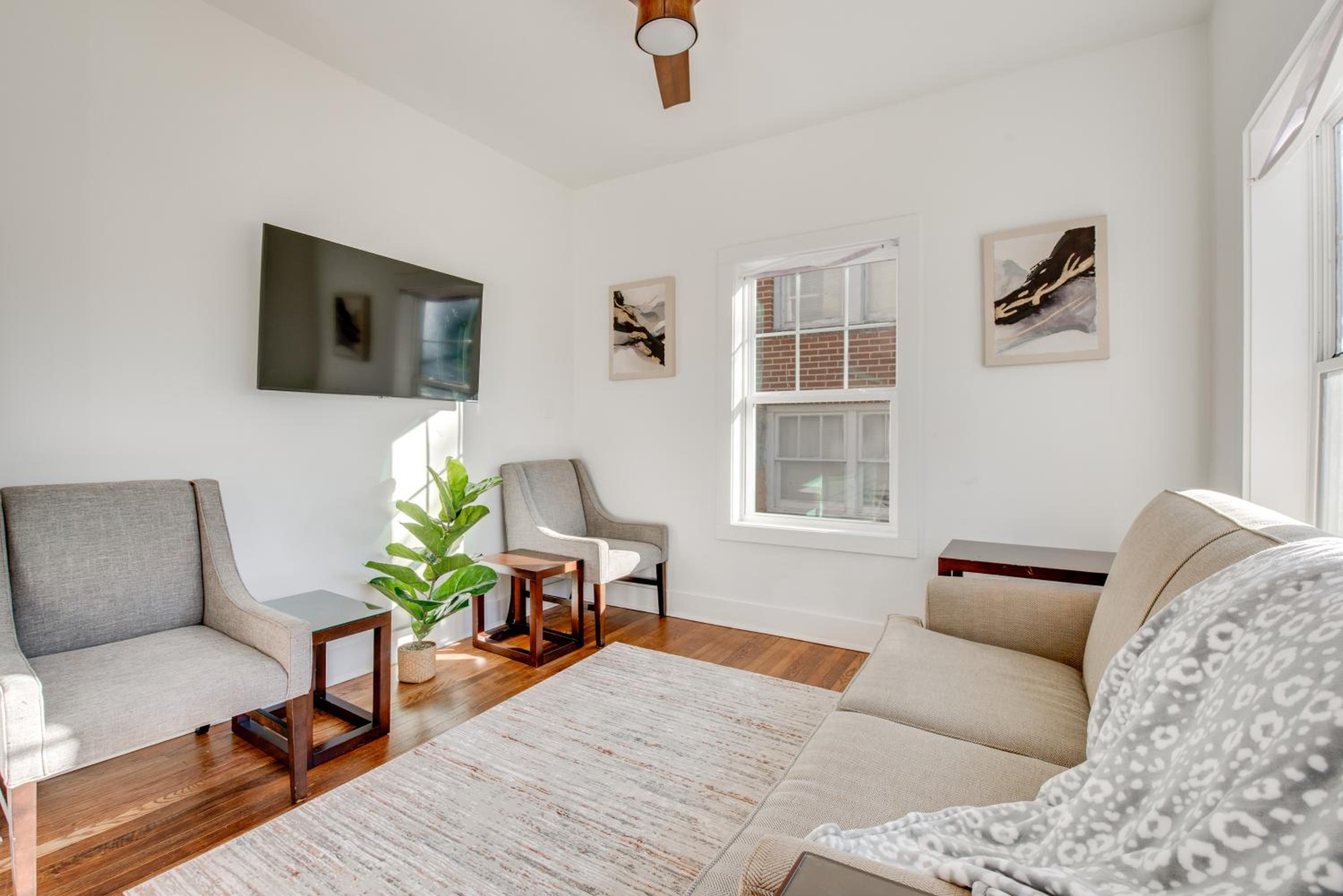 Fully Updated! 3,000-Sq-Ft ATL Home 4 Mi to Dtwn