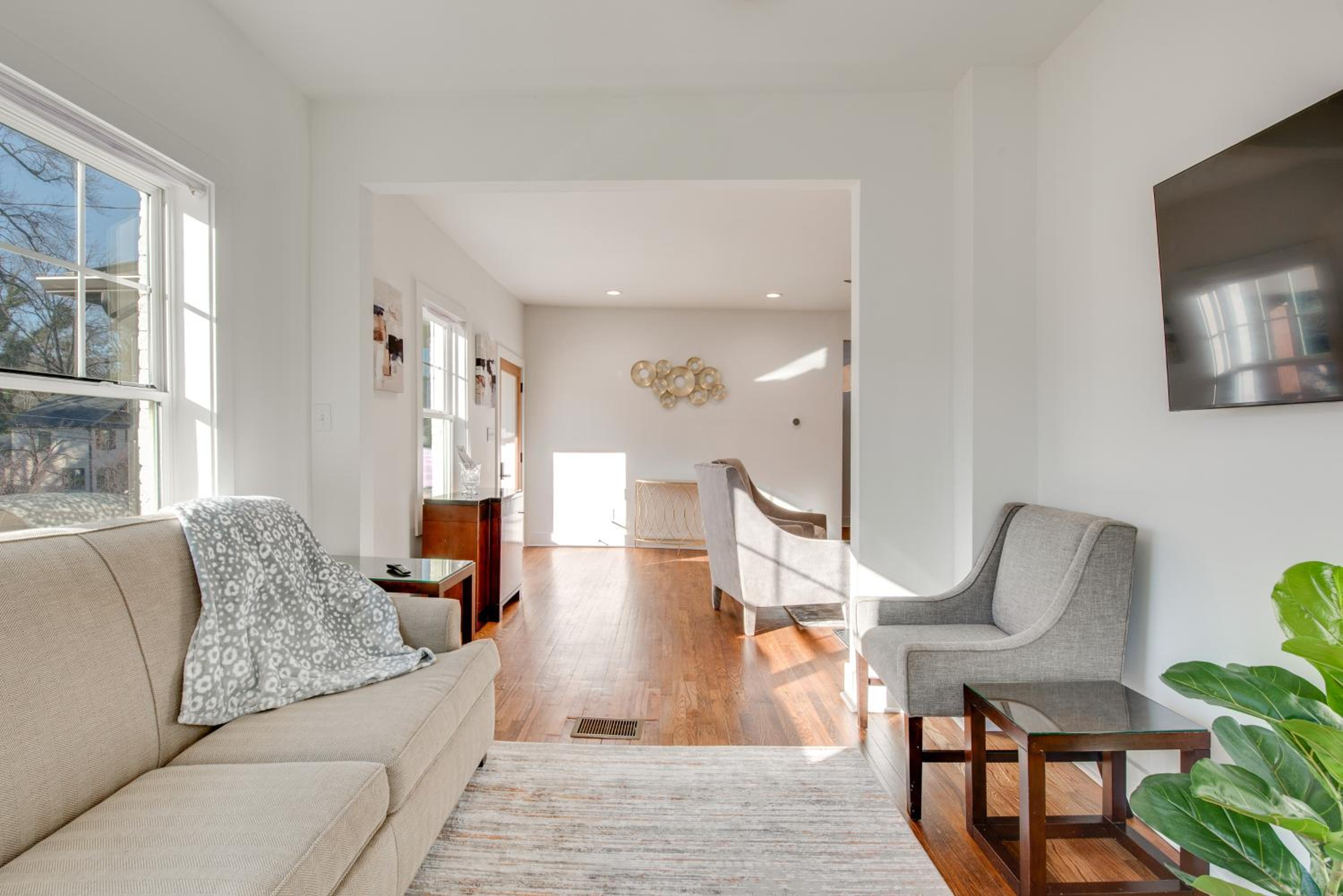 Fully Updated! 3,000-Sq-Ft ATL Home 4 Mi to Dtwn