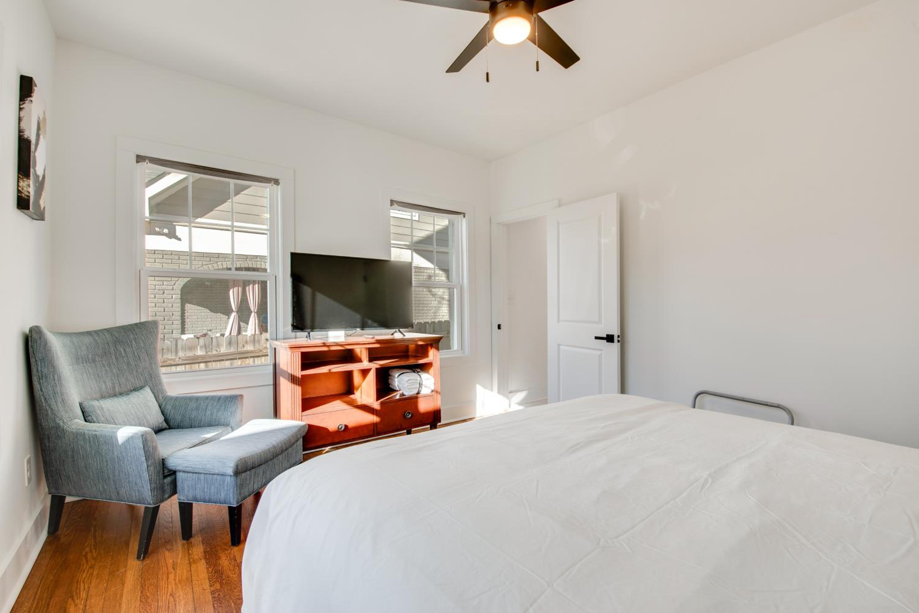 Fully Updated! 3,000-Sq-Ft ATL Home 4 Mi to Dtwn