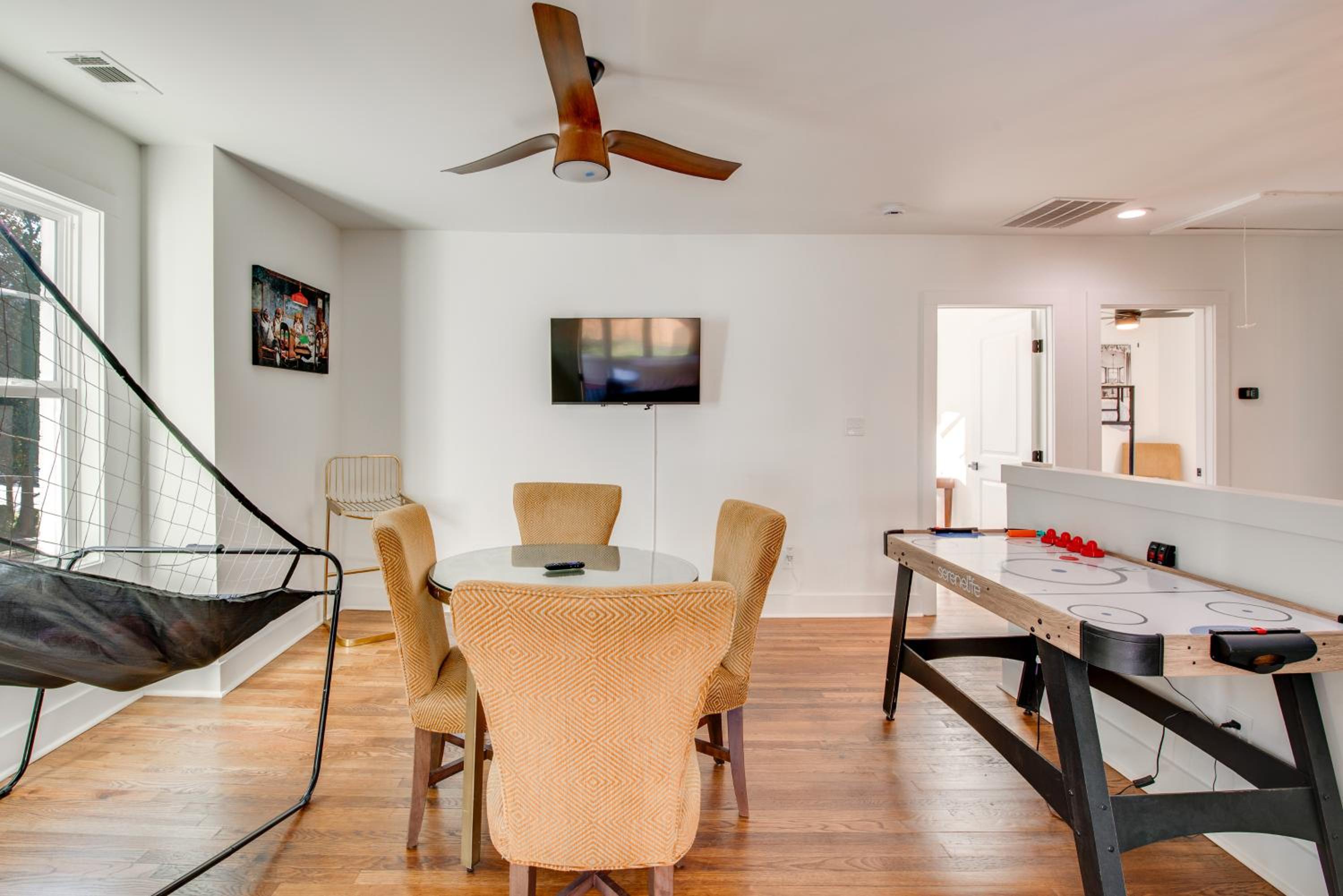 Fully Updated! 3,000-Sq-Ft ATL Home 4 Mi to Dtwn