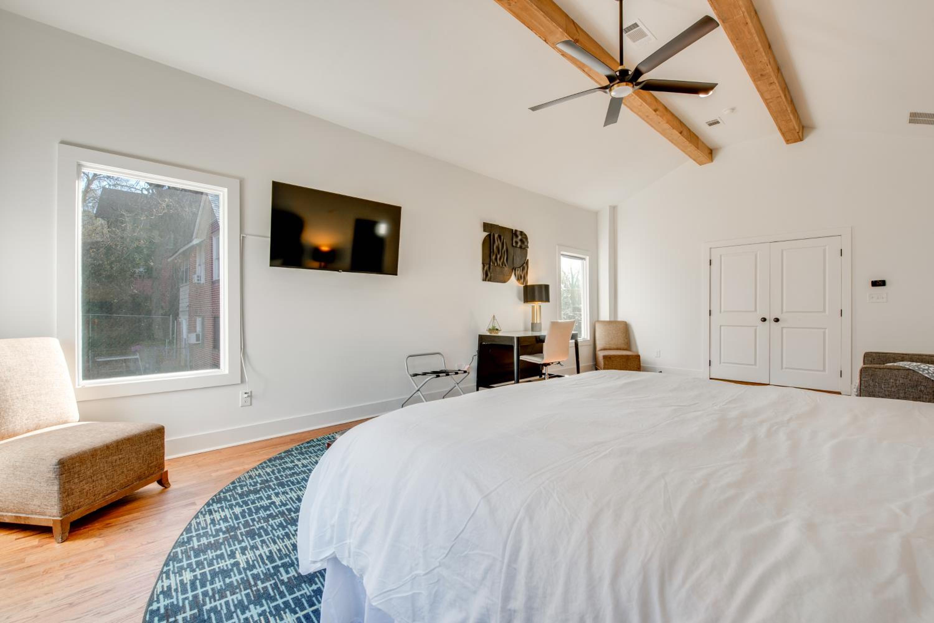 Fully Updated! 3,000-Sq-Ft ATL Home 4 Mi to Dtwn