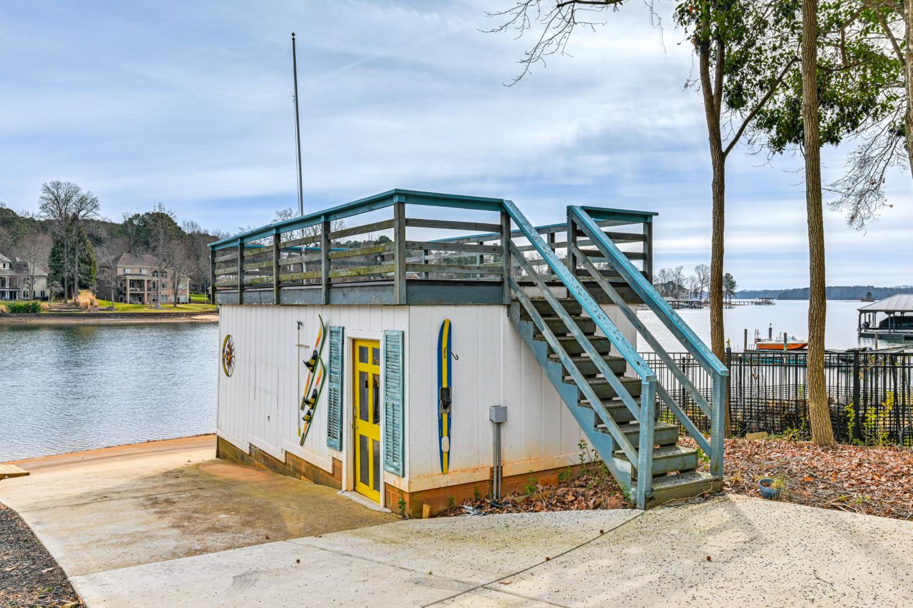 Boat Dock and Game Room Waterfront Lake Norman Gem