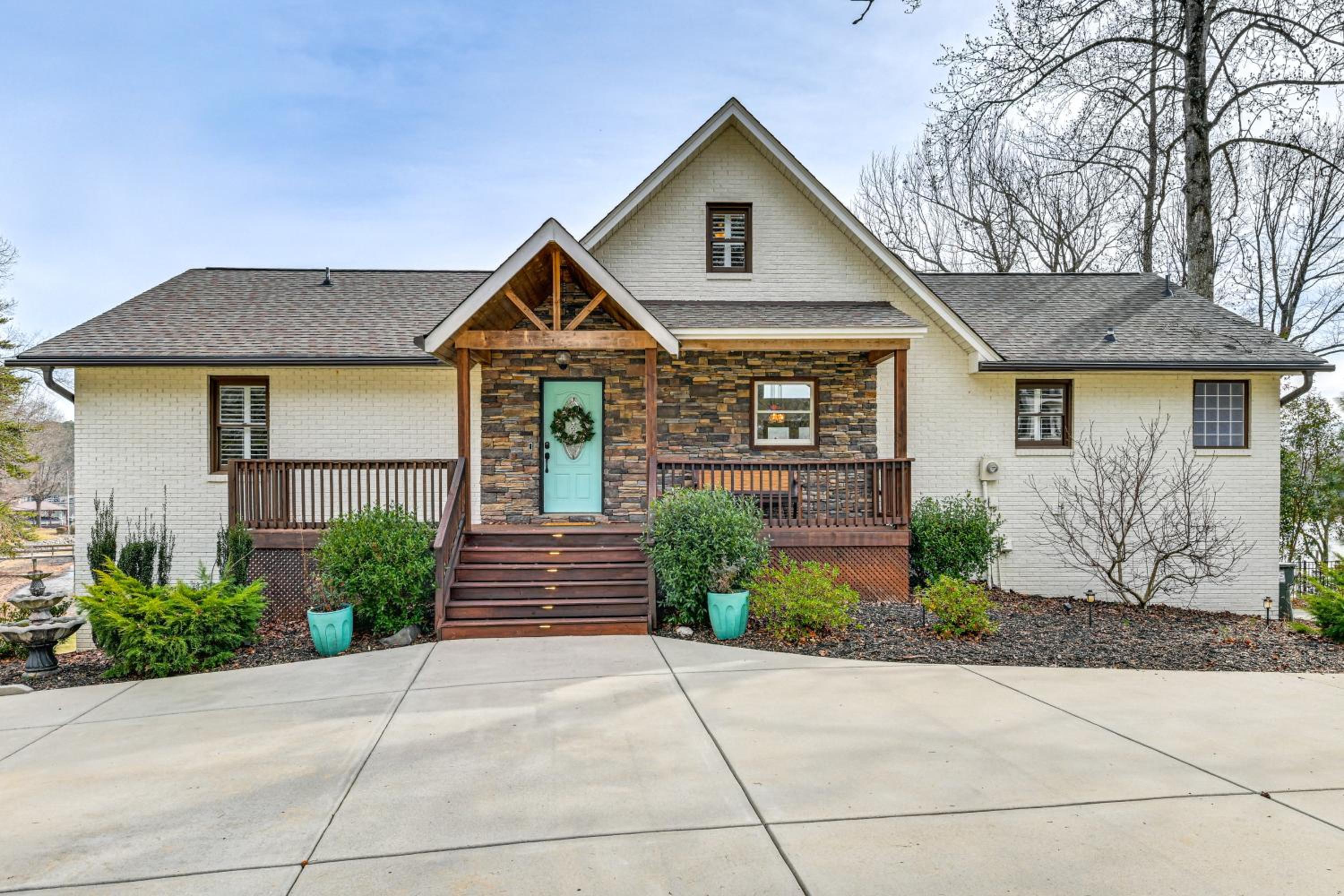 Boat Dock and Game Room Waterfront Lake Norman Gem