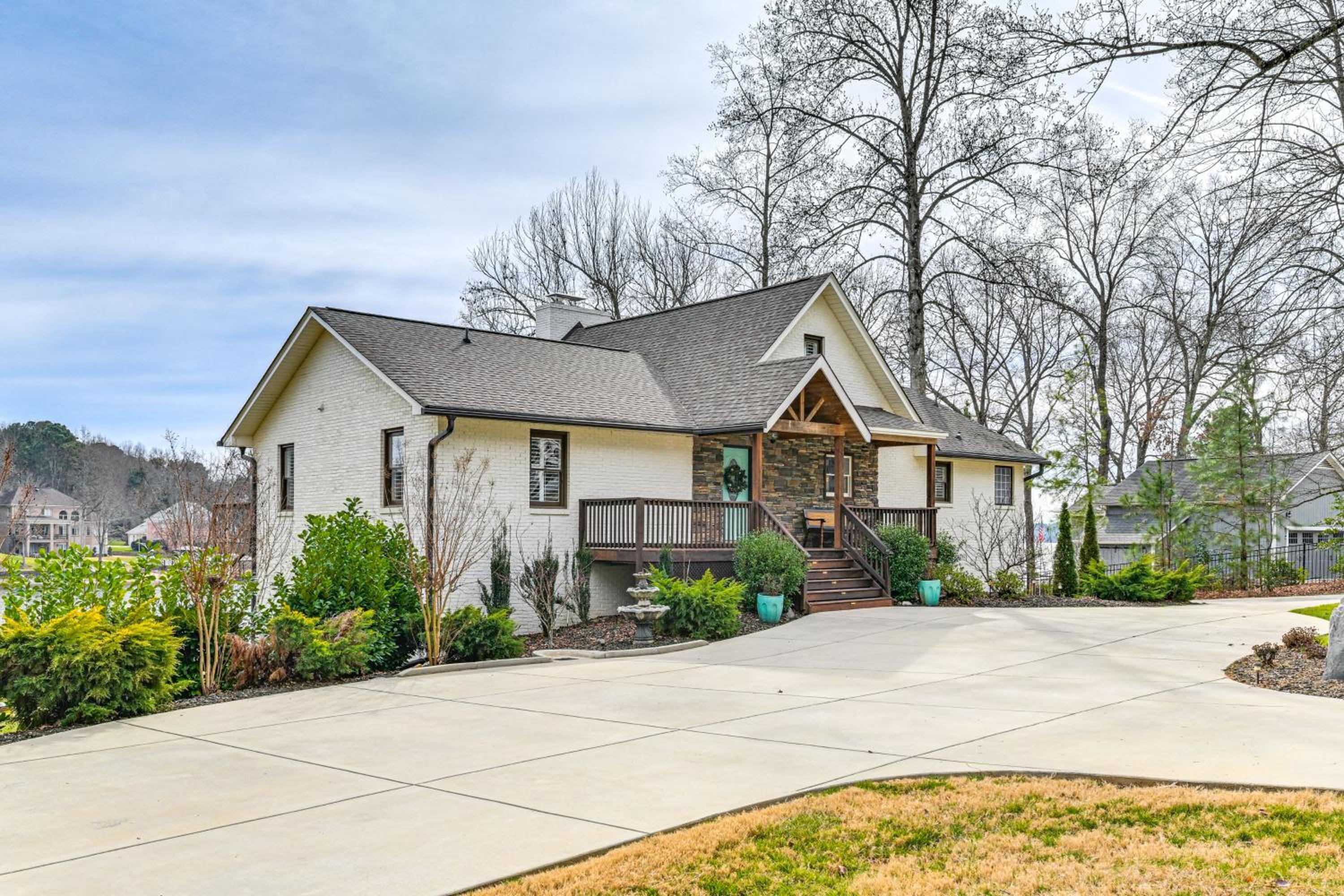 Boat Dock and Game Room Waterfront Lake Norman Gem
