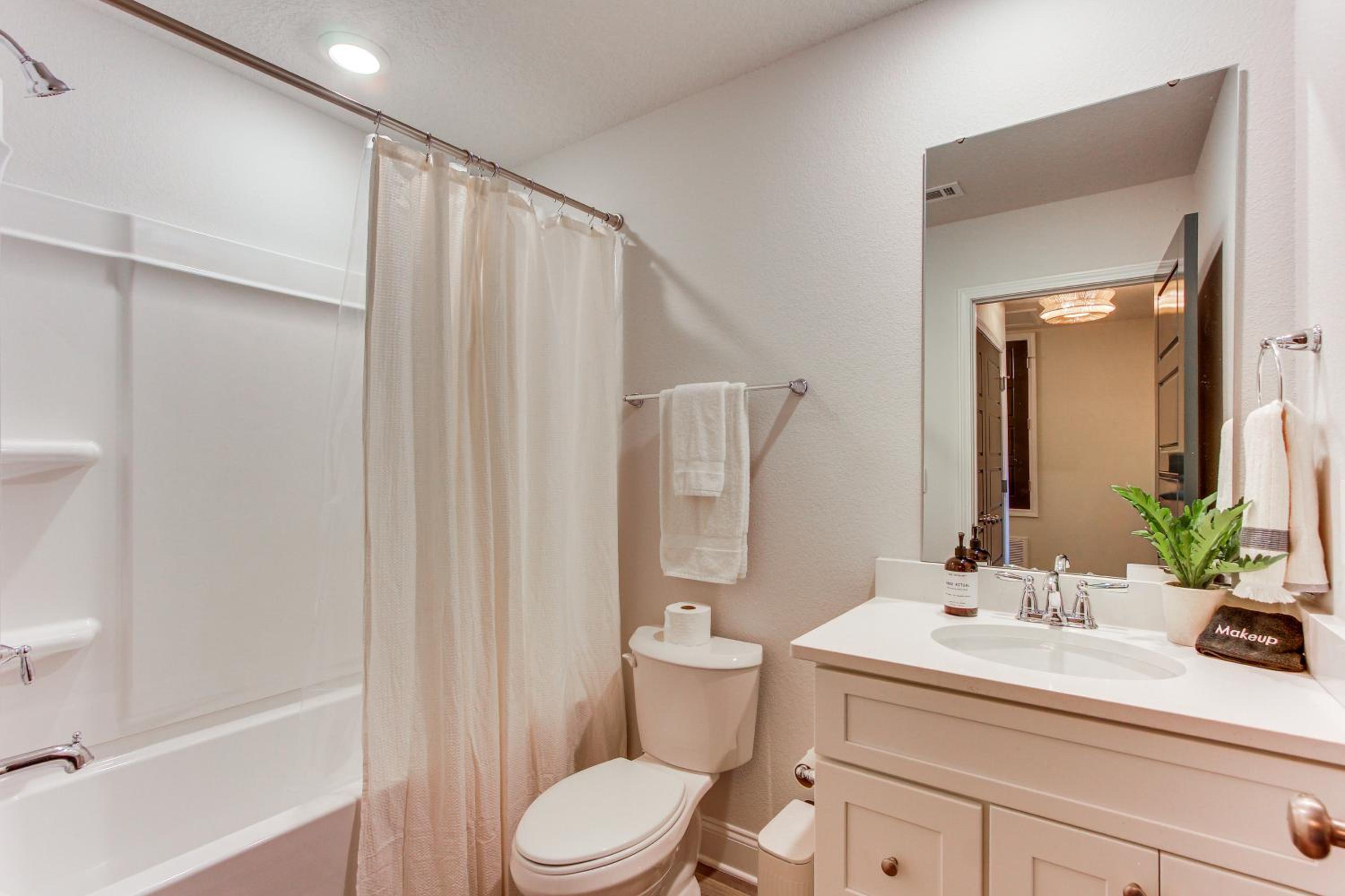 Walk to Biloxi Beach Fun! Chic and Updated Townhome