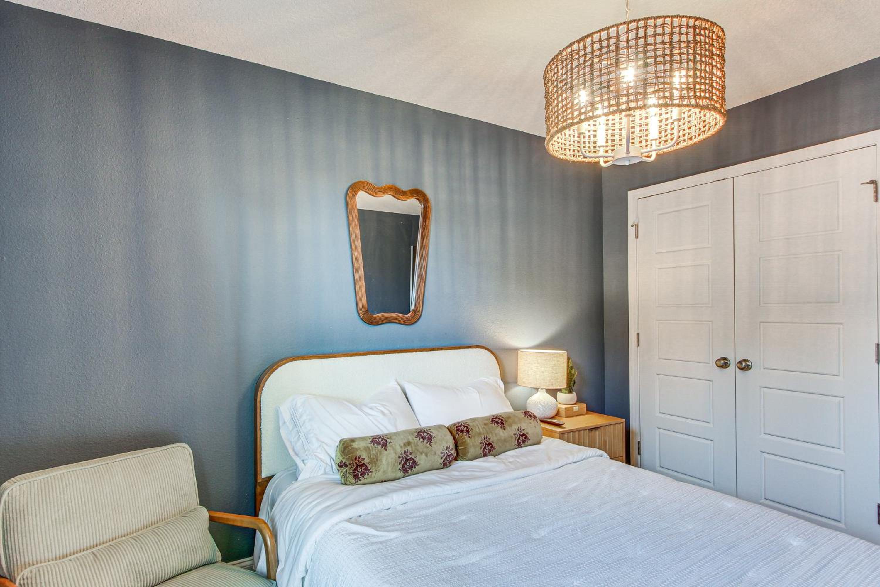 Walk to Biloxi Beach Fun! Chic and Updated Townhome