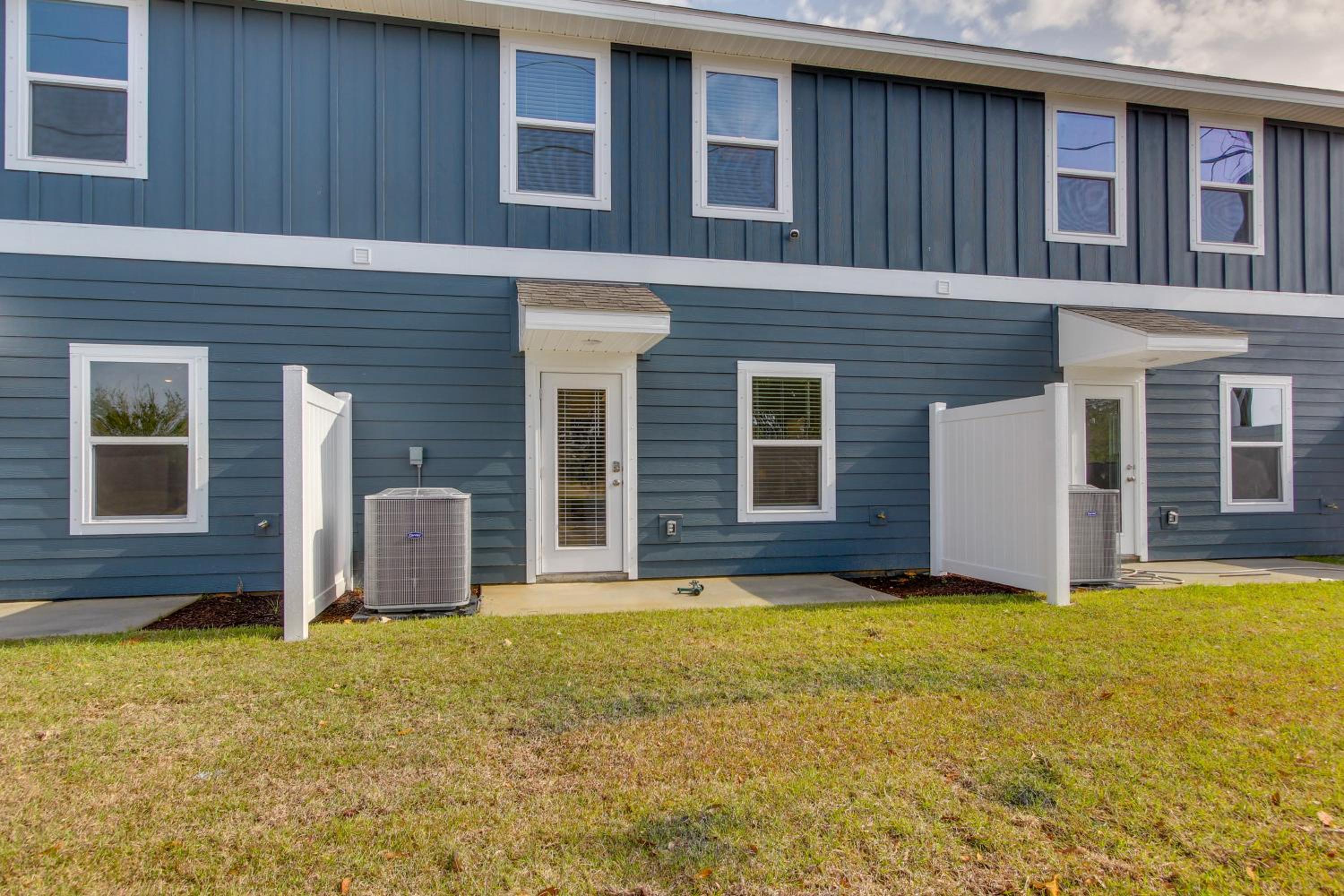 Walk to Biloxi Beach Fun! Chic and Updated Townhome