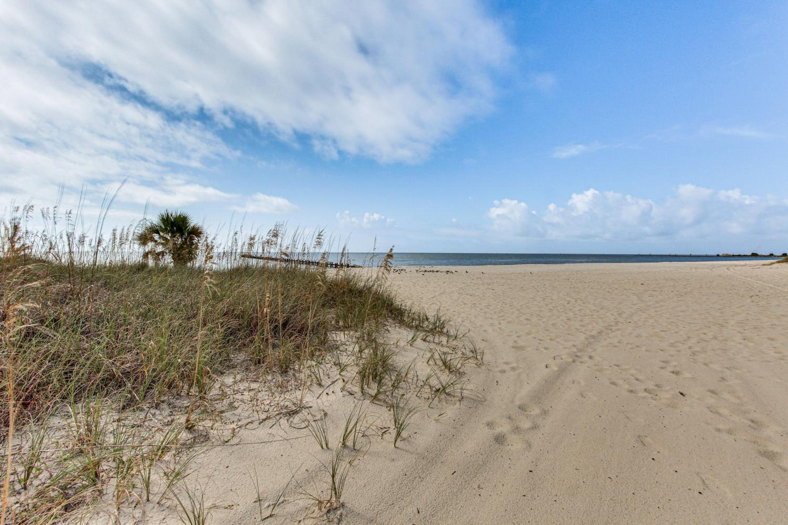 Walk to Biloxi Beach Fun! Chic and Updated Townhome
