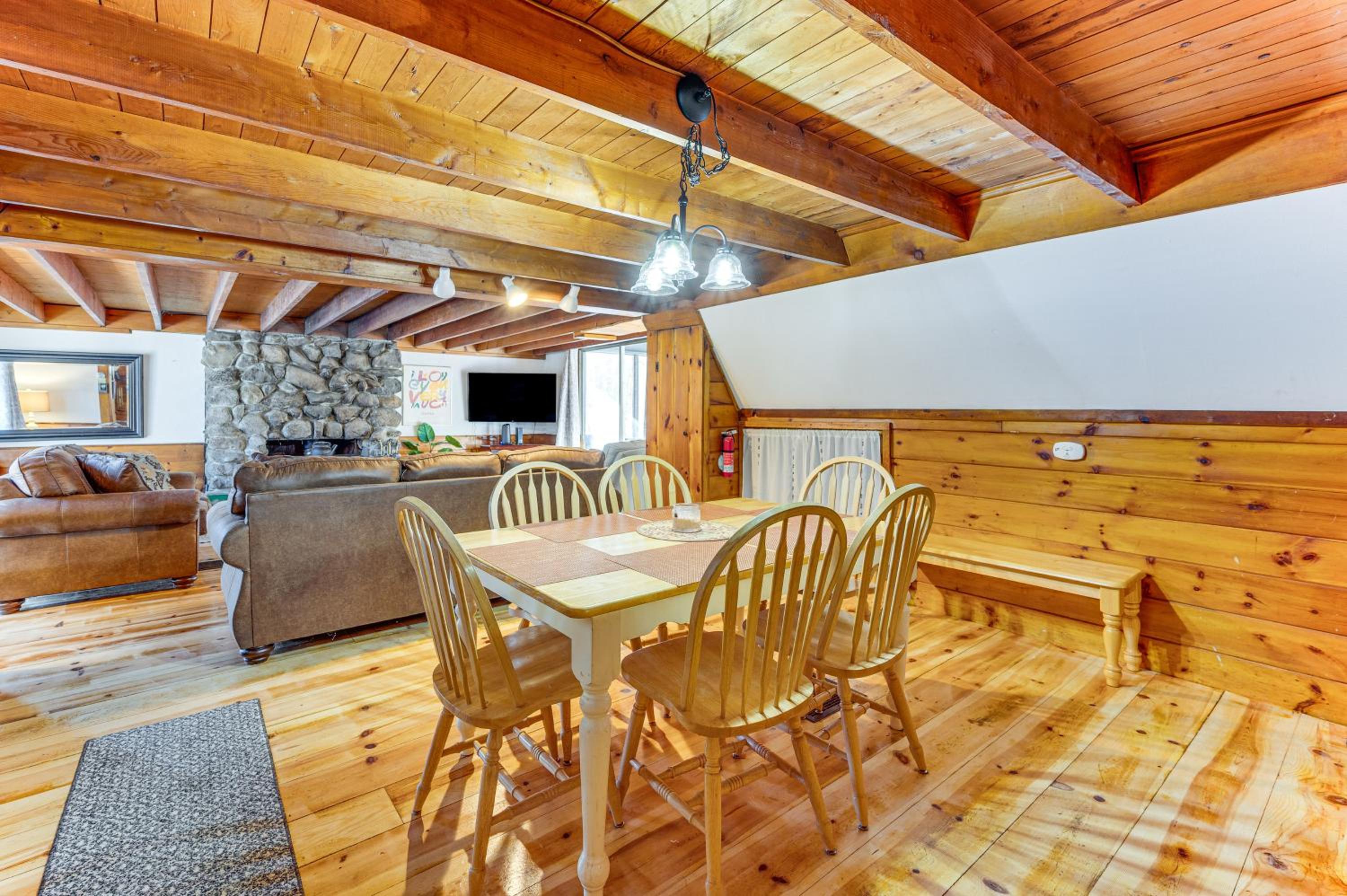 8 Mi to Cranmore Mtn Resort A-Frame with Fire Pit