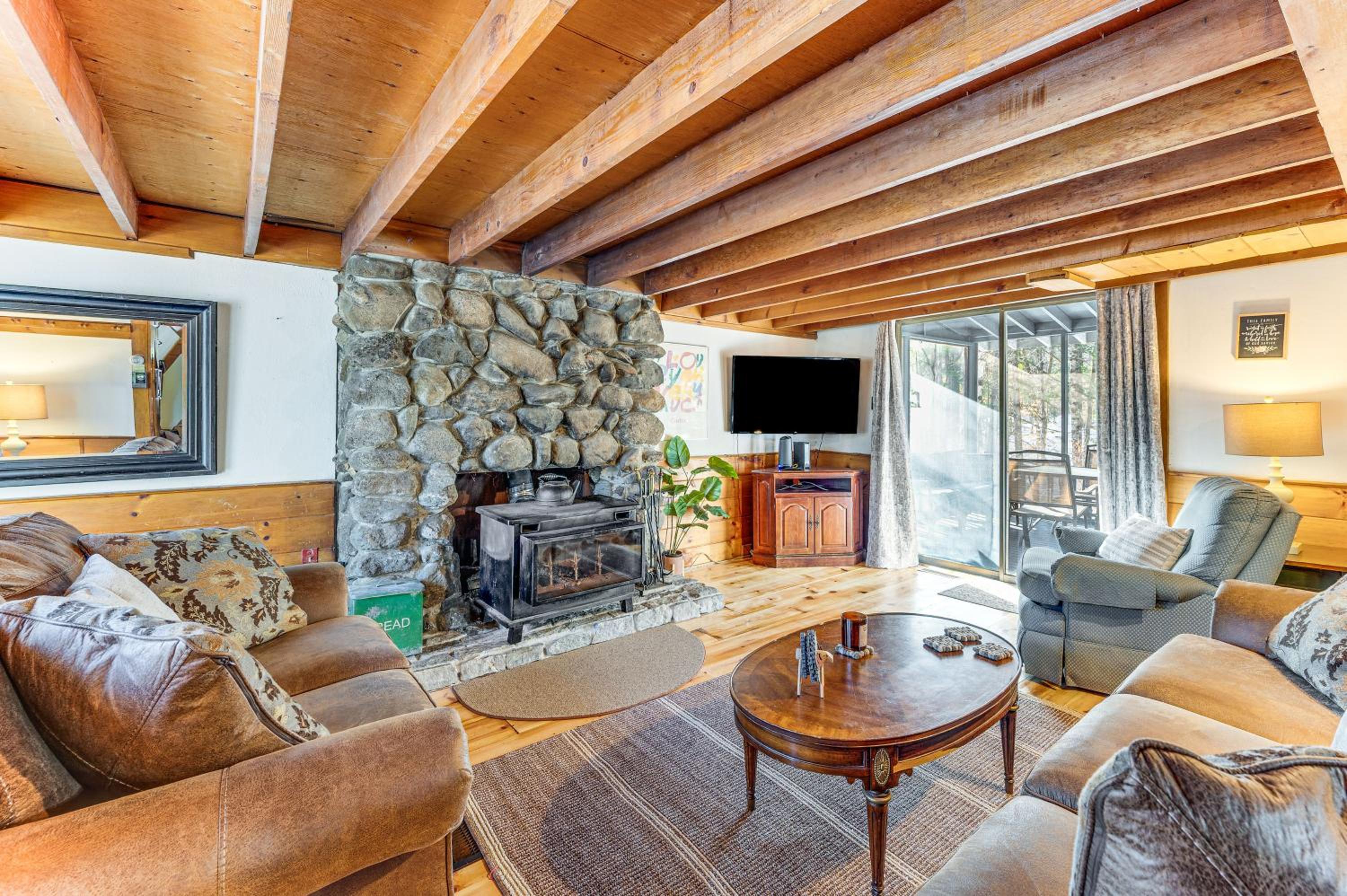 8 Mi to Cranmore Mtn Resort A-Frame with Fire Pit