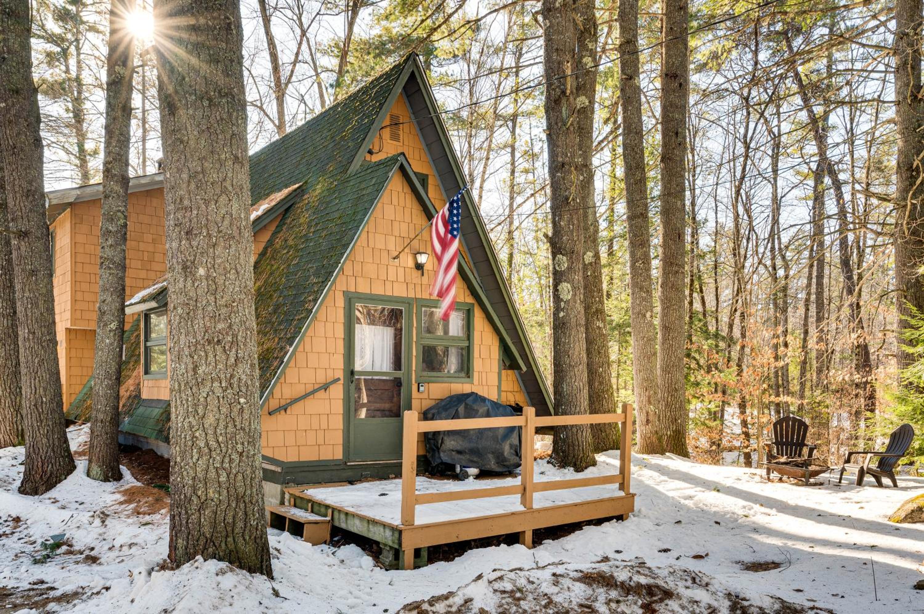 8 Mi to Cranmore Mtn Resort A-Frame with Fire Pit