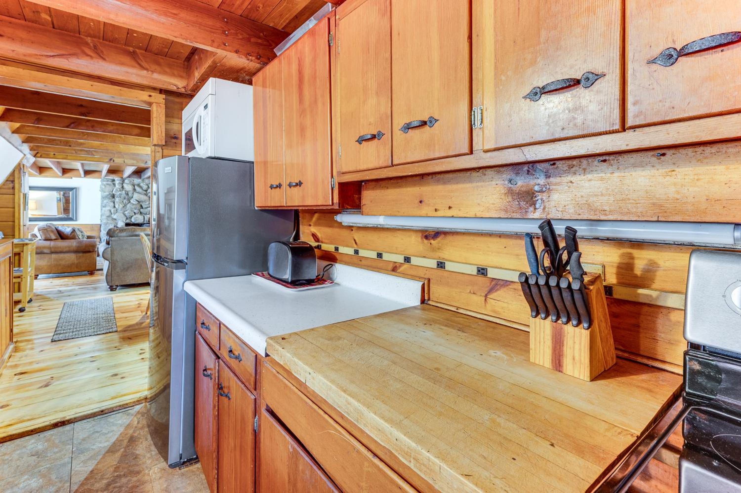 8 Mi to Cranmore Mtn Resort A-Frame with Fire Pit