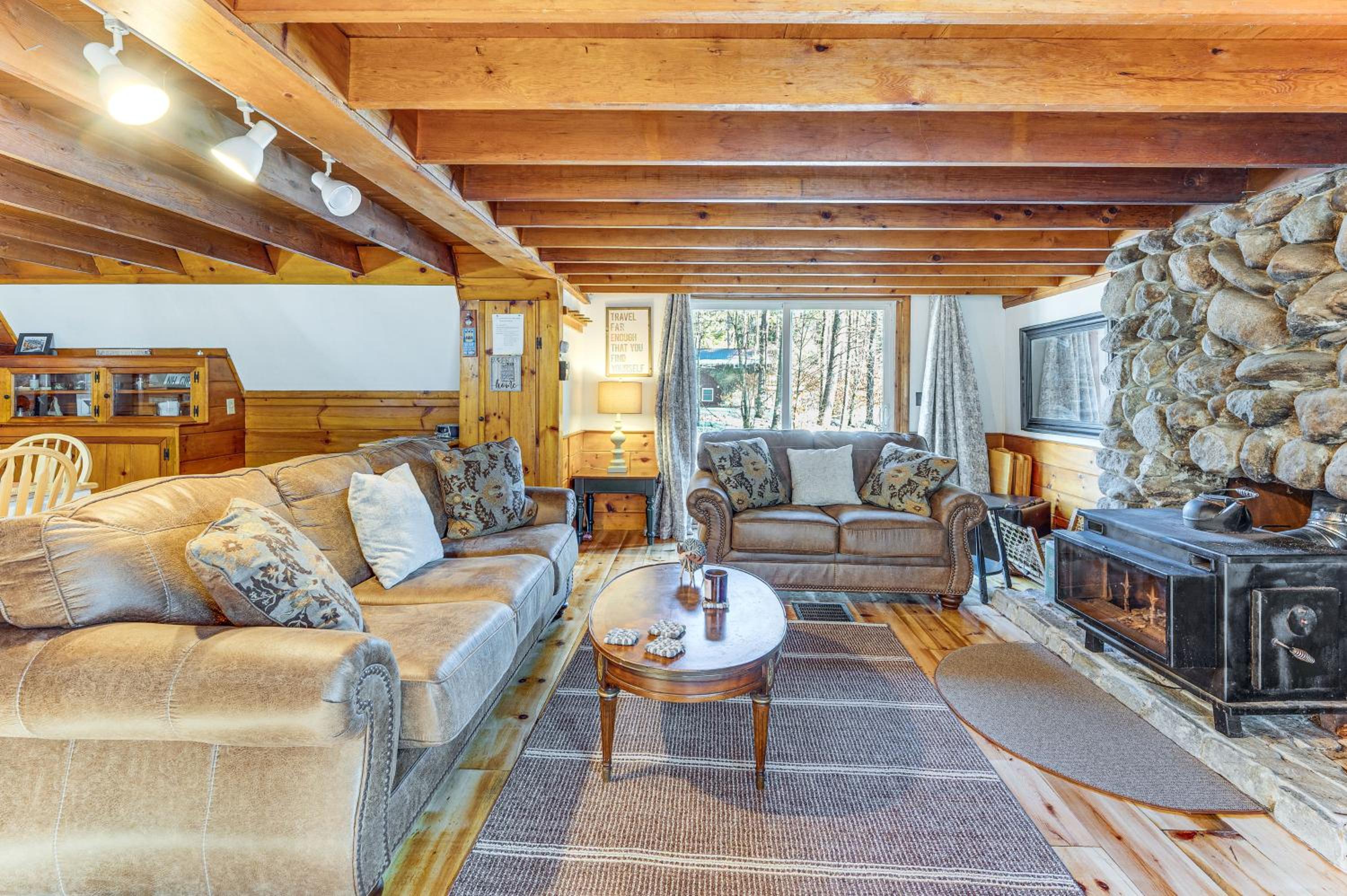 8 Mi to Cranmore Mtn Resort A-Frame with Fire Pit