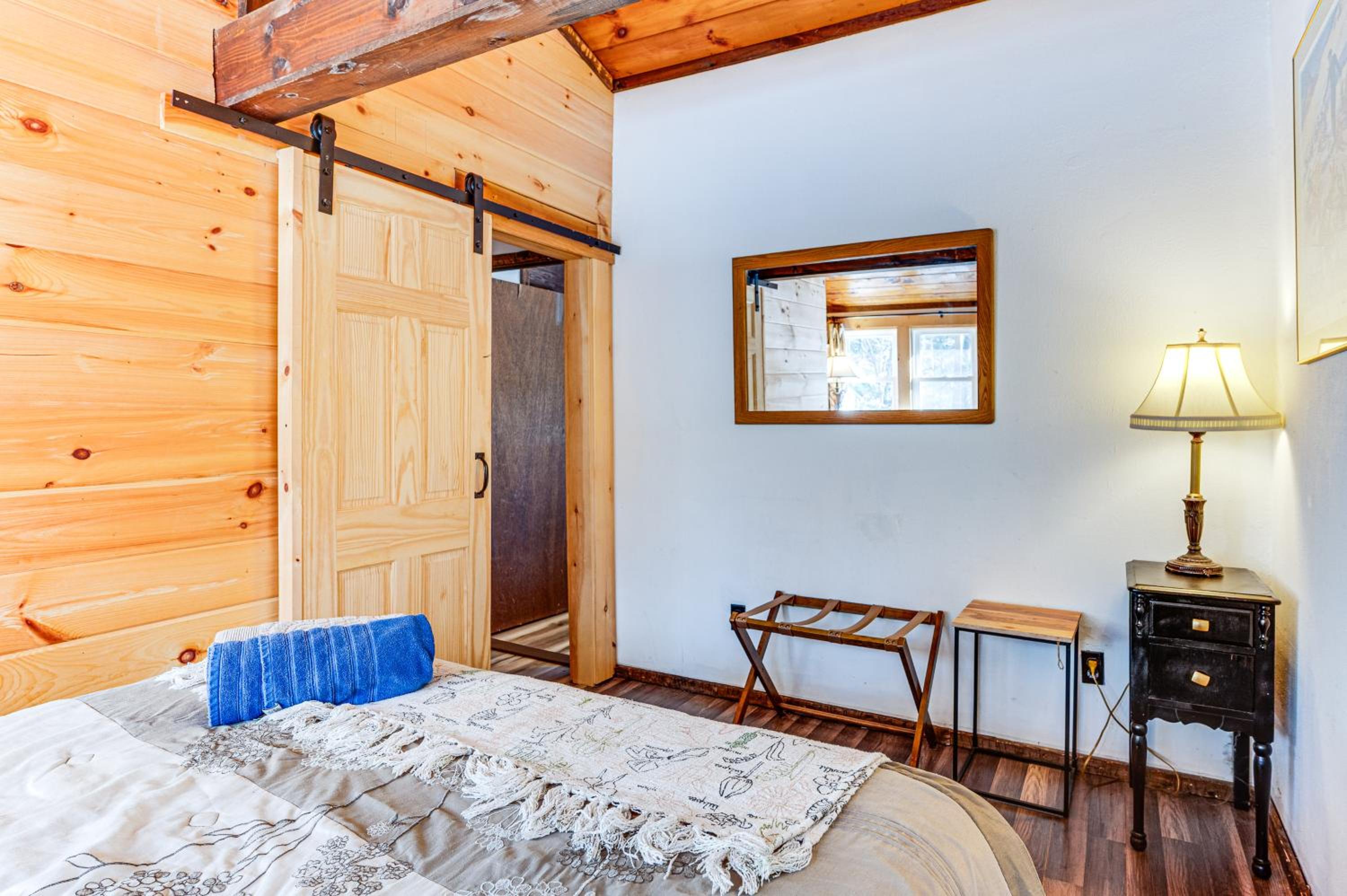 8 Mi to Cranmore Mtn Resort A-Frame with Fire Pit