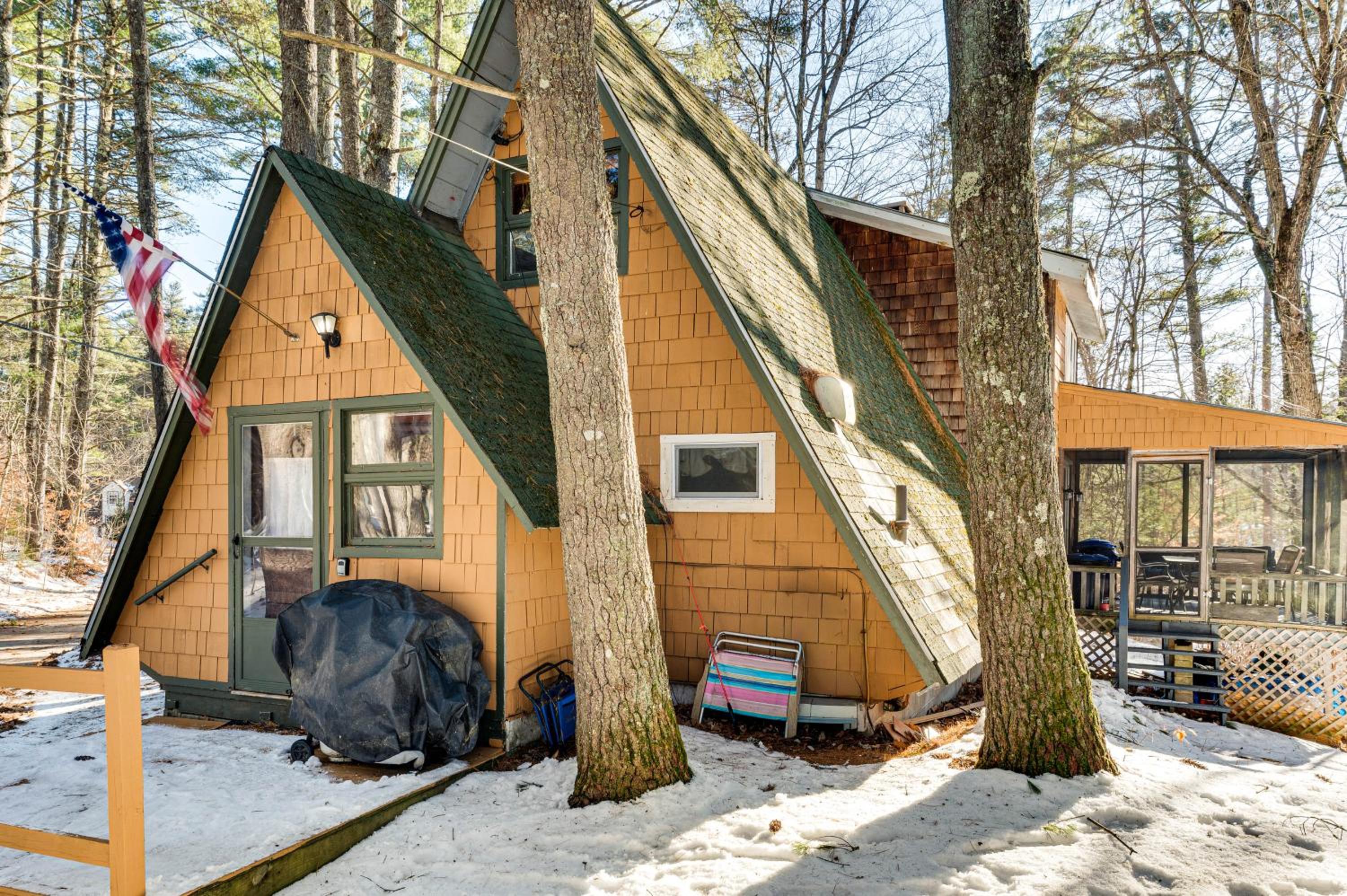 8 Mi to Cranmore Mtn Resort A-Frame with Fire Pit