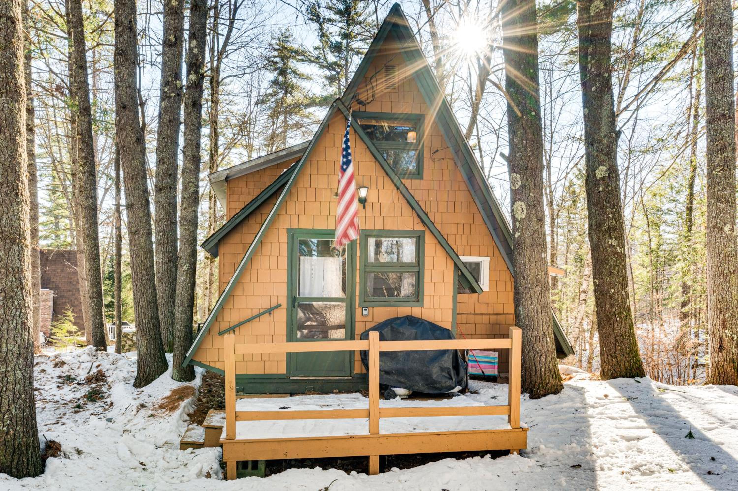 8 Mi to Cranmore Mtn Resort A-Frame with Fire Pit