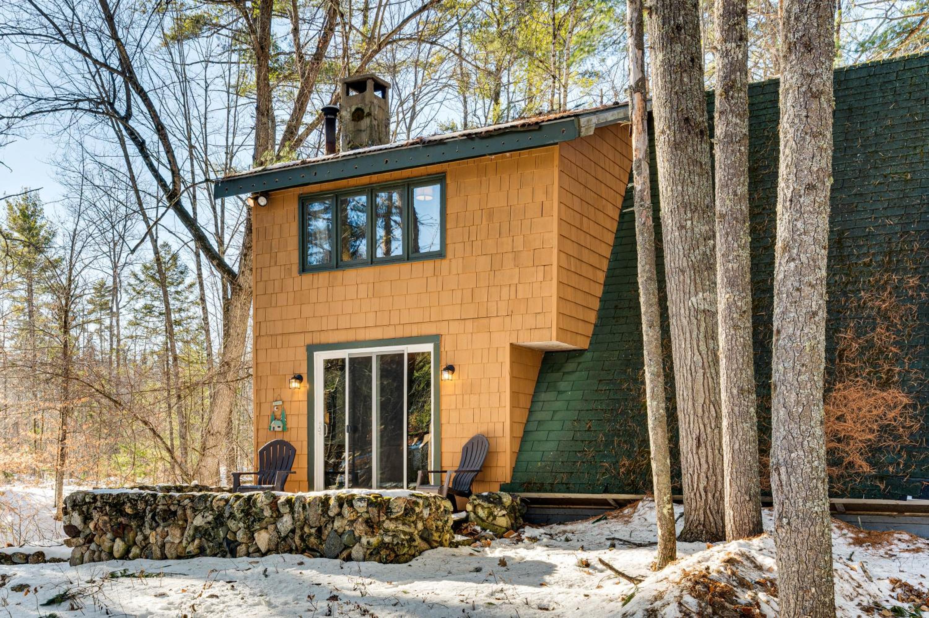 8 Mi to Cranmore Mtn Resort A-Frame with Fire Pit