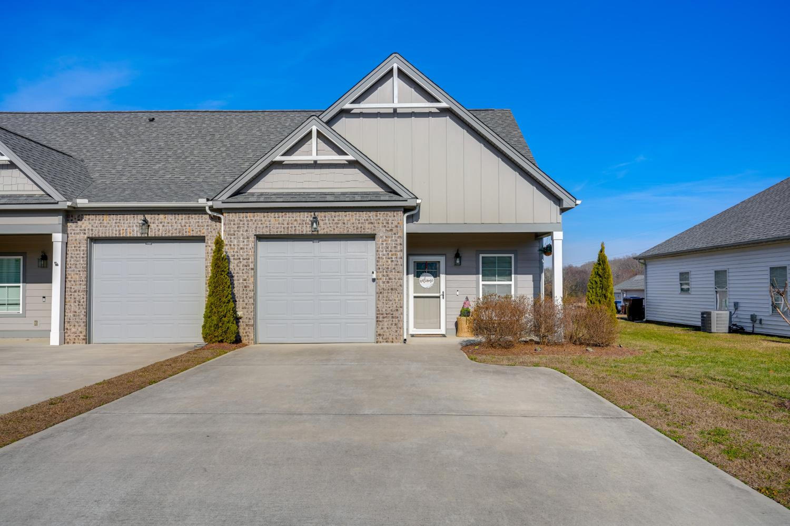 4 Mi to Lee University Peaceful Townhome with Patio