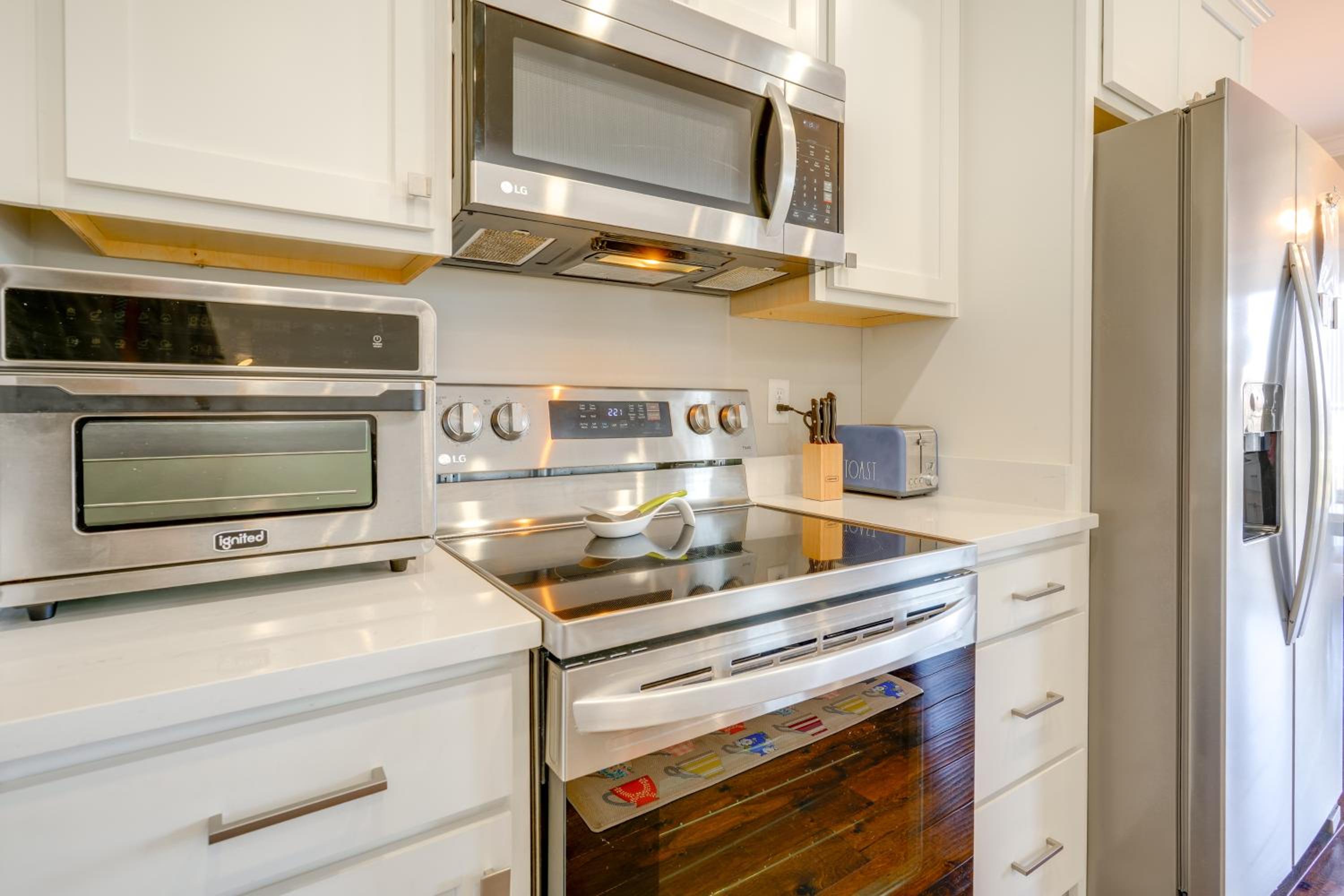 4 Mi to Lee University Peaceful Townhome with Patio