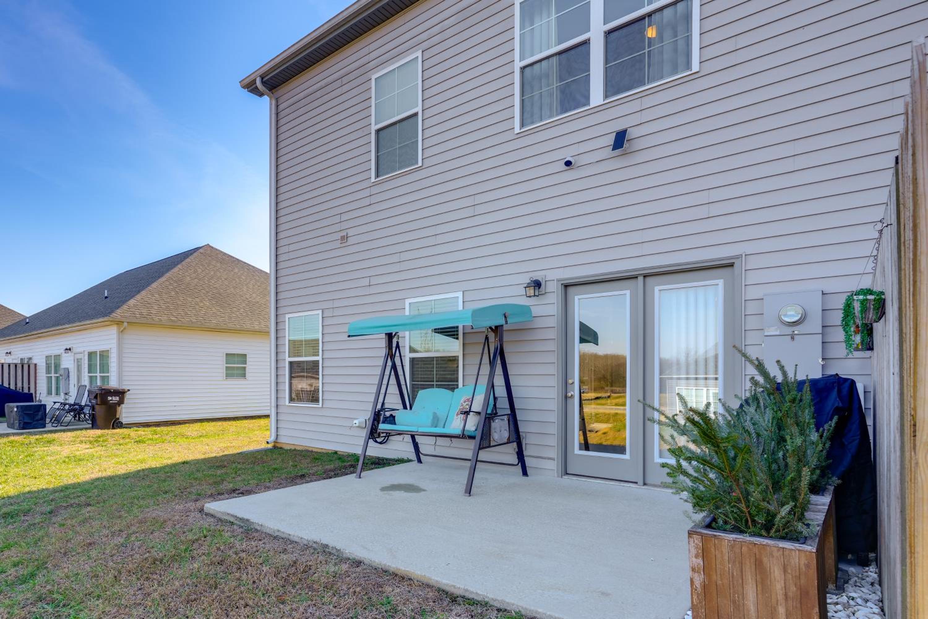 4 Mi to Lee University Peaceful Townhome with Patio