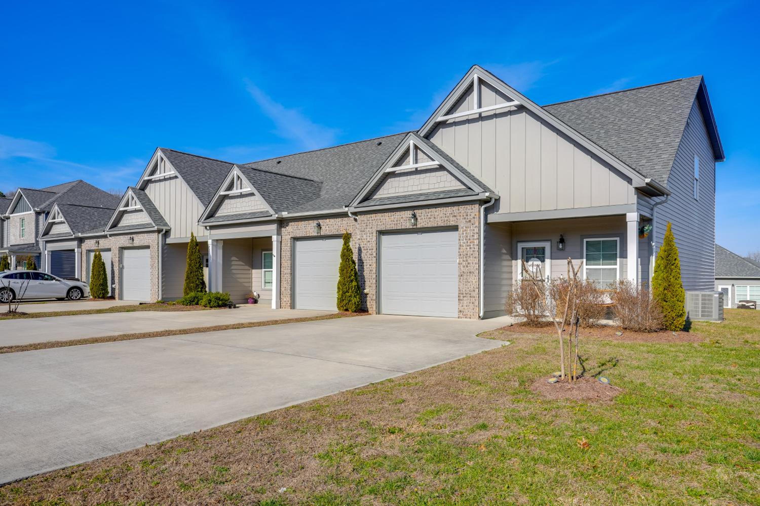 4 Mi to Lee University Peaceful Townhome with Patio