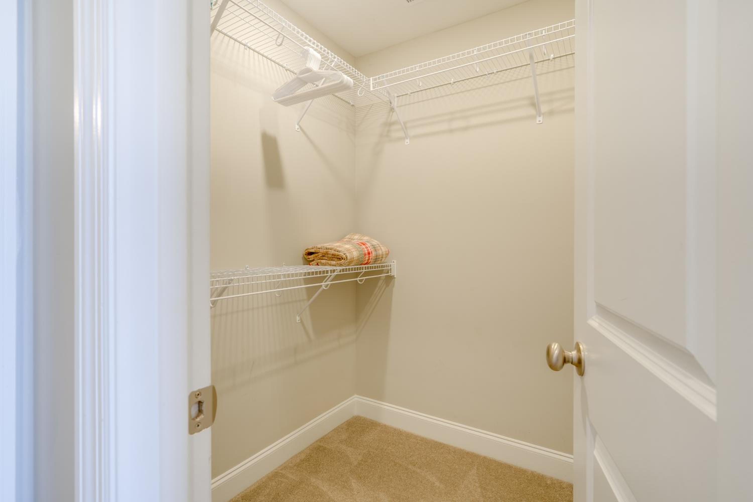 4 Mi to Lee University Peaceful Townhome with Patio