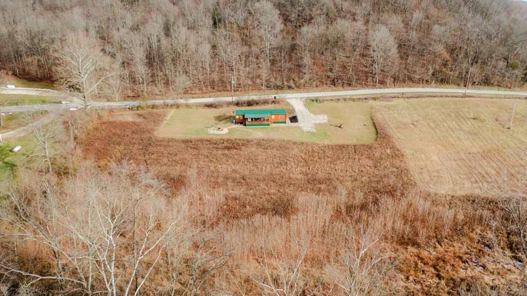 Cedar Wrapped Cozy Villa Cabin - 4 miles from Trails