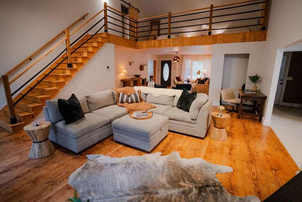 The 312 House| A Boho Retreat| Hocking Hills