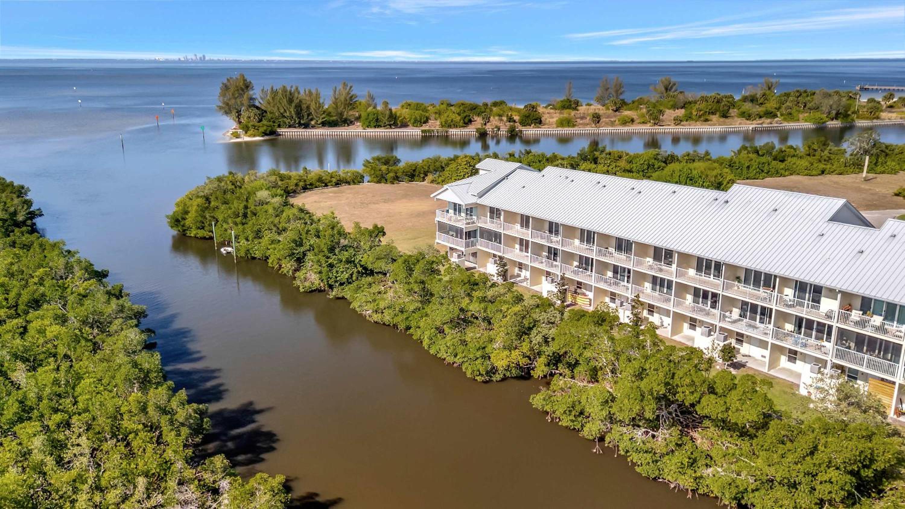 The Mangrove Waterfront Pool & Hot Tub Near Beach
