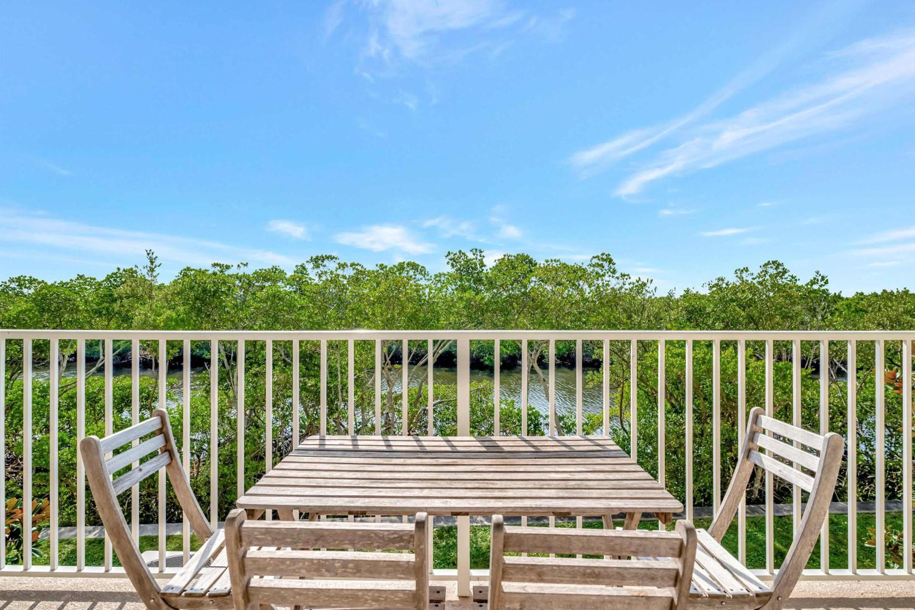 The Mangrove Waterfront Pool & Hot Tub Near Beach