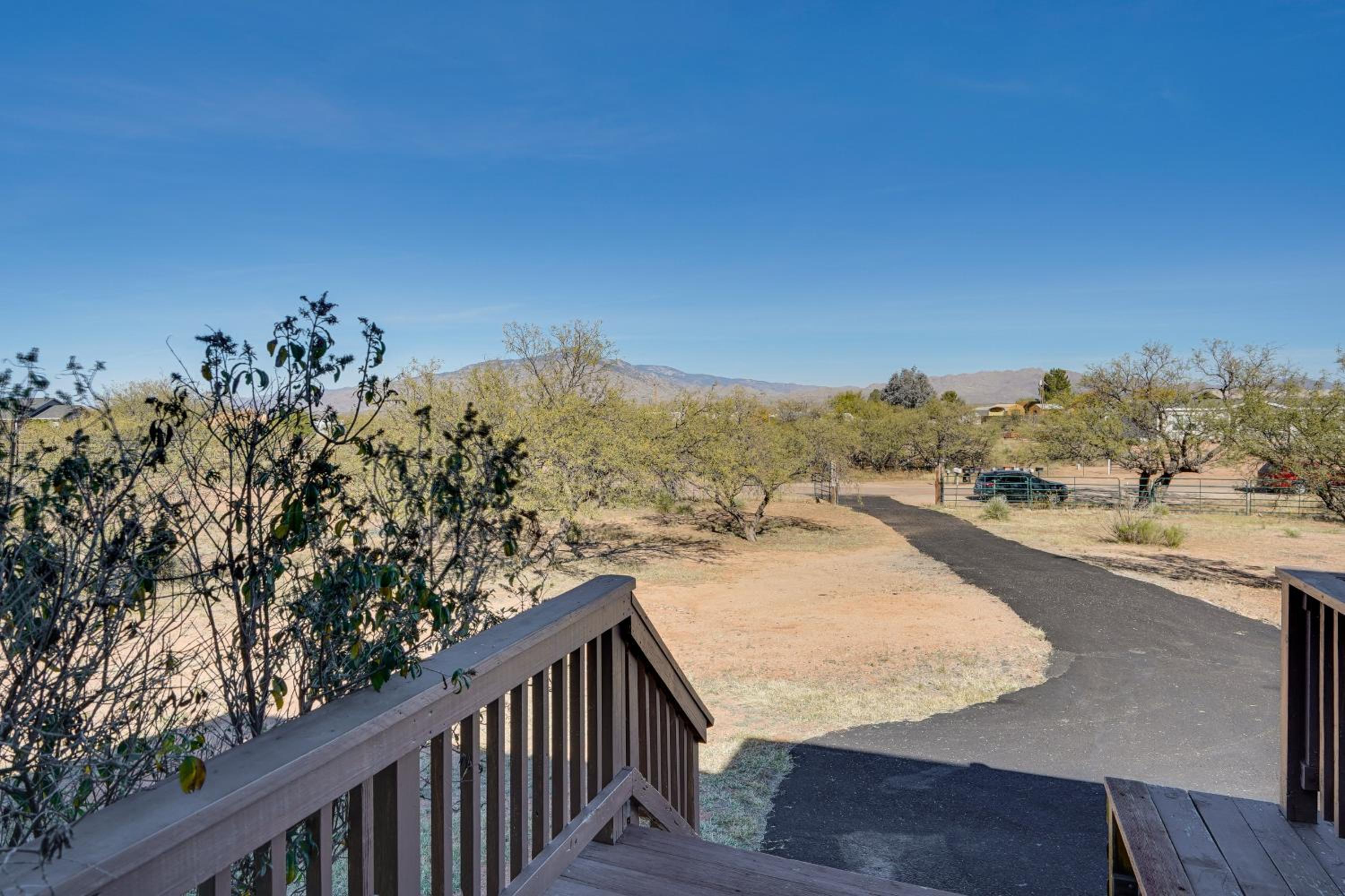 15 Mi to Kartchner Caverns Quiet Gem with Mtn Views