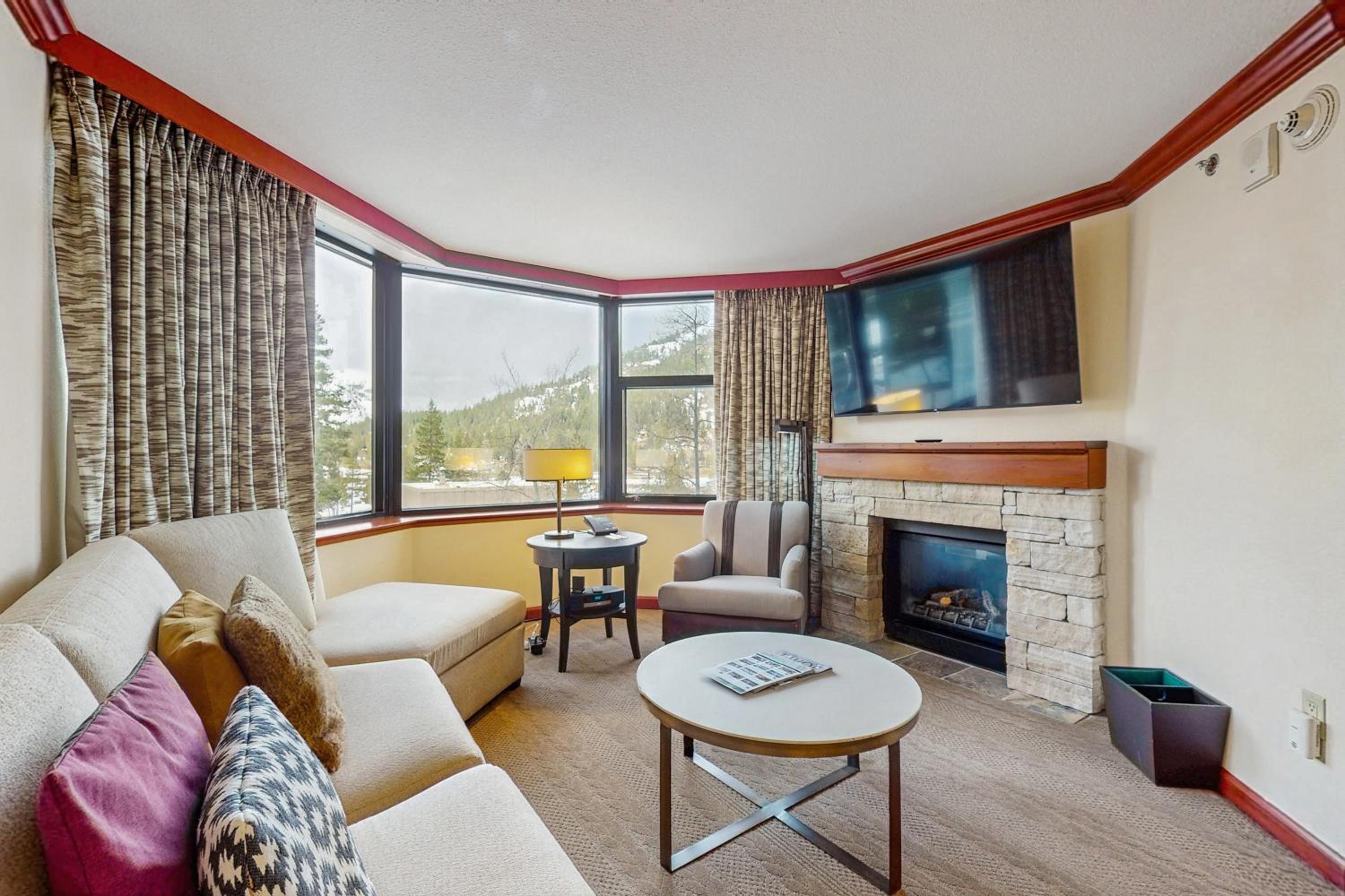 Luxe North Lake Tahoe Getaway in Everline Resort!