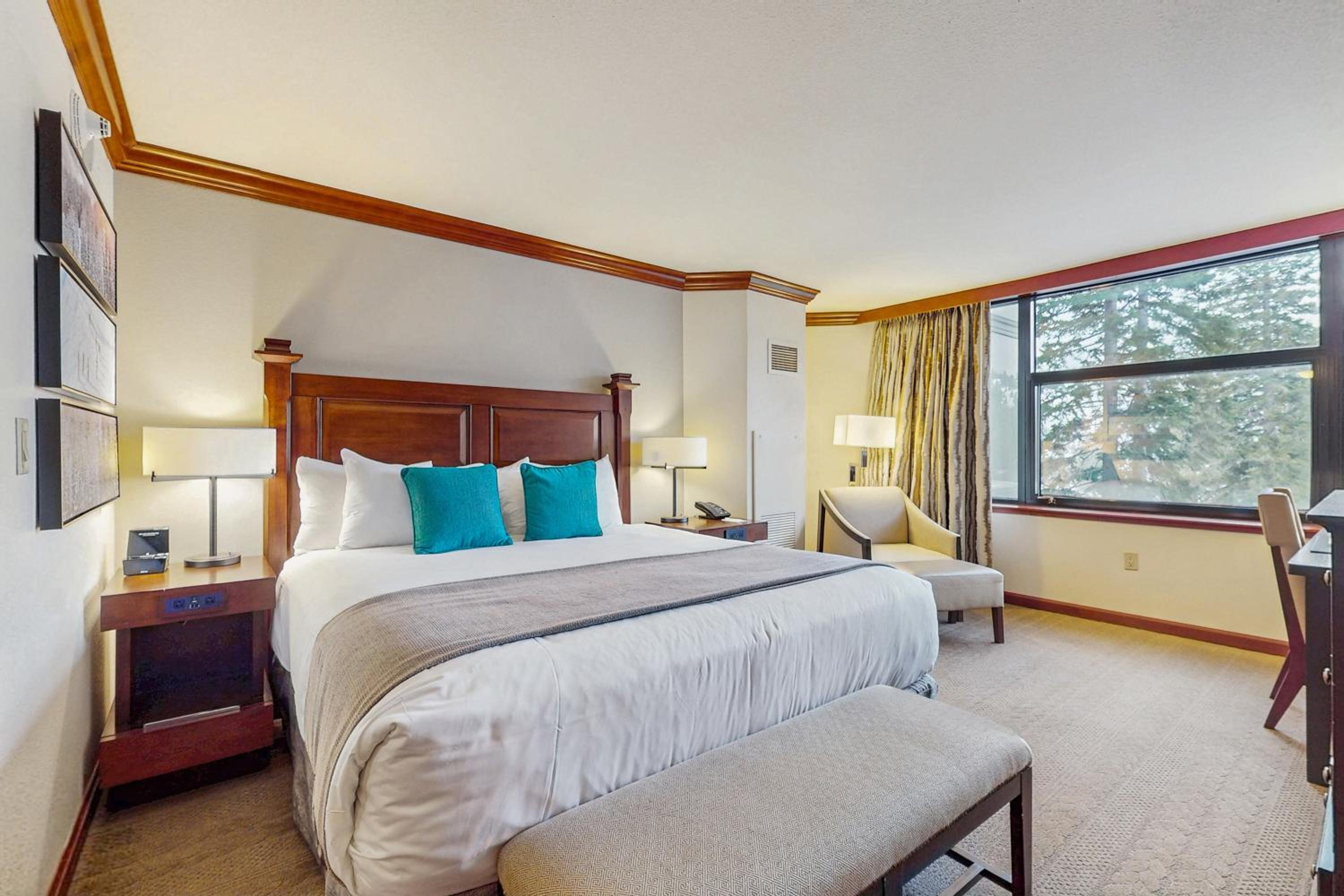 Luxe North Lake Tahoe Getaway in Everline Resort!