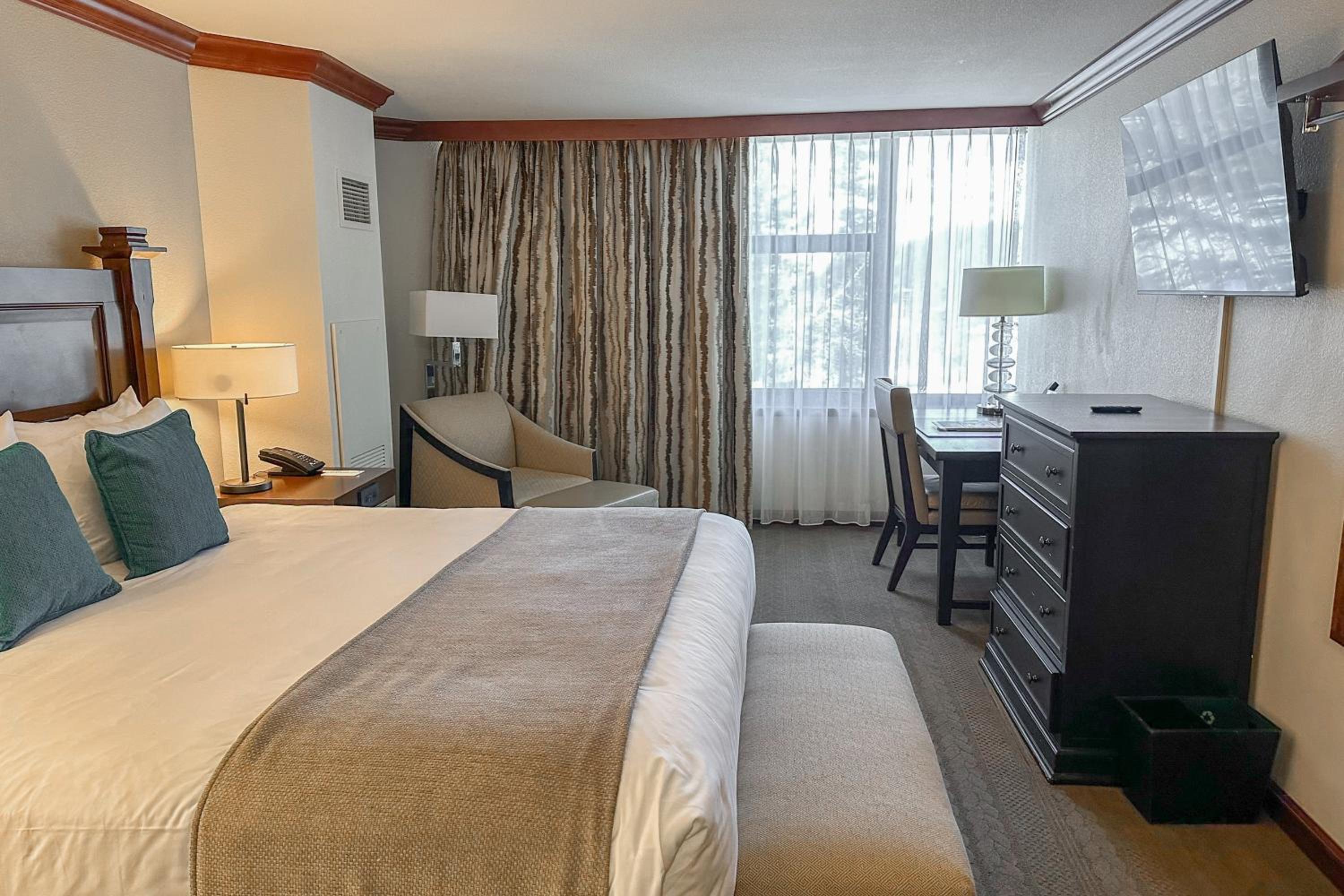 Luxe North Lake Tahoe Getaway in Everline Resort!