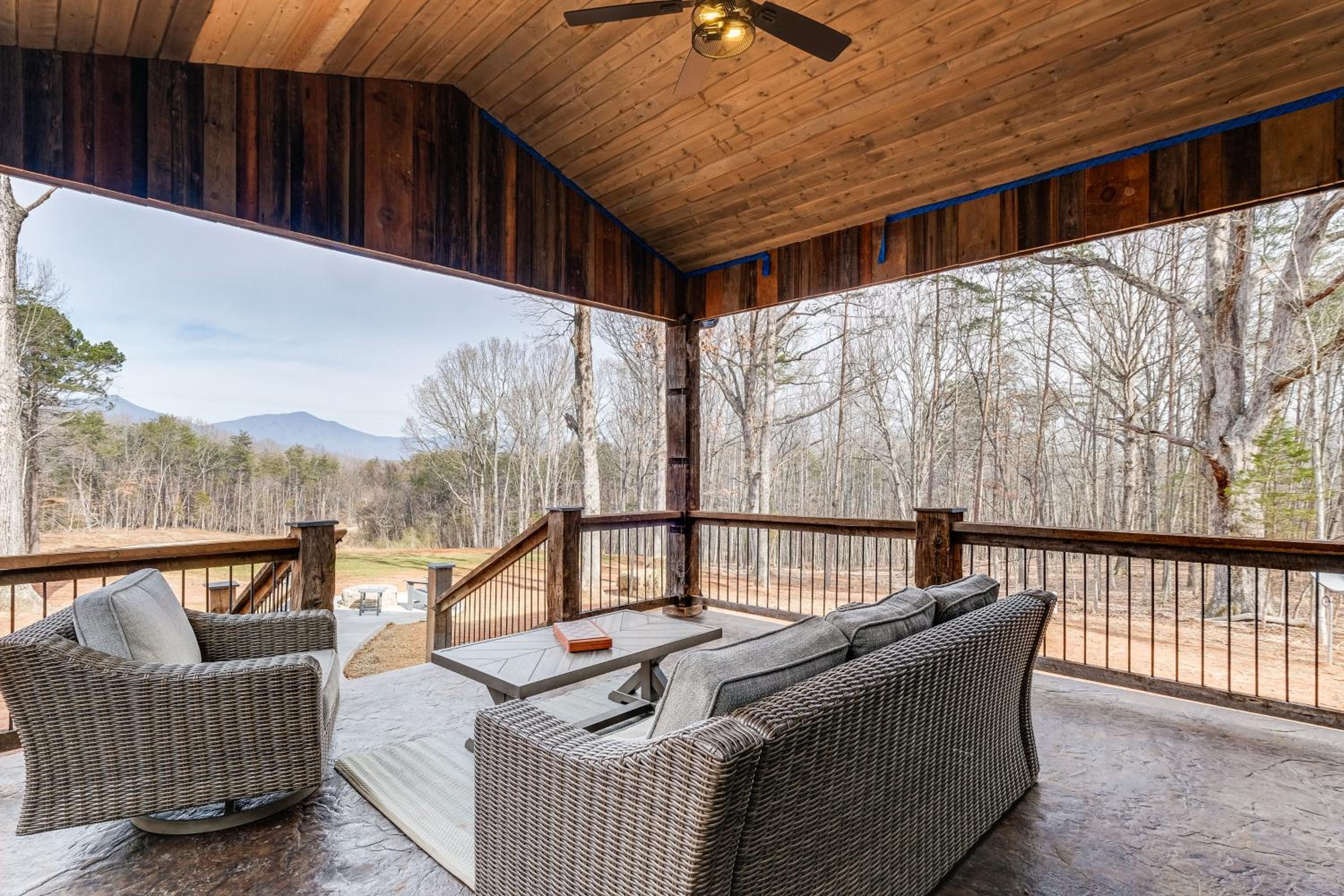 Serene Couples Getaway with Mtn Views in Bedford!