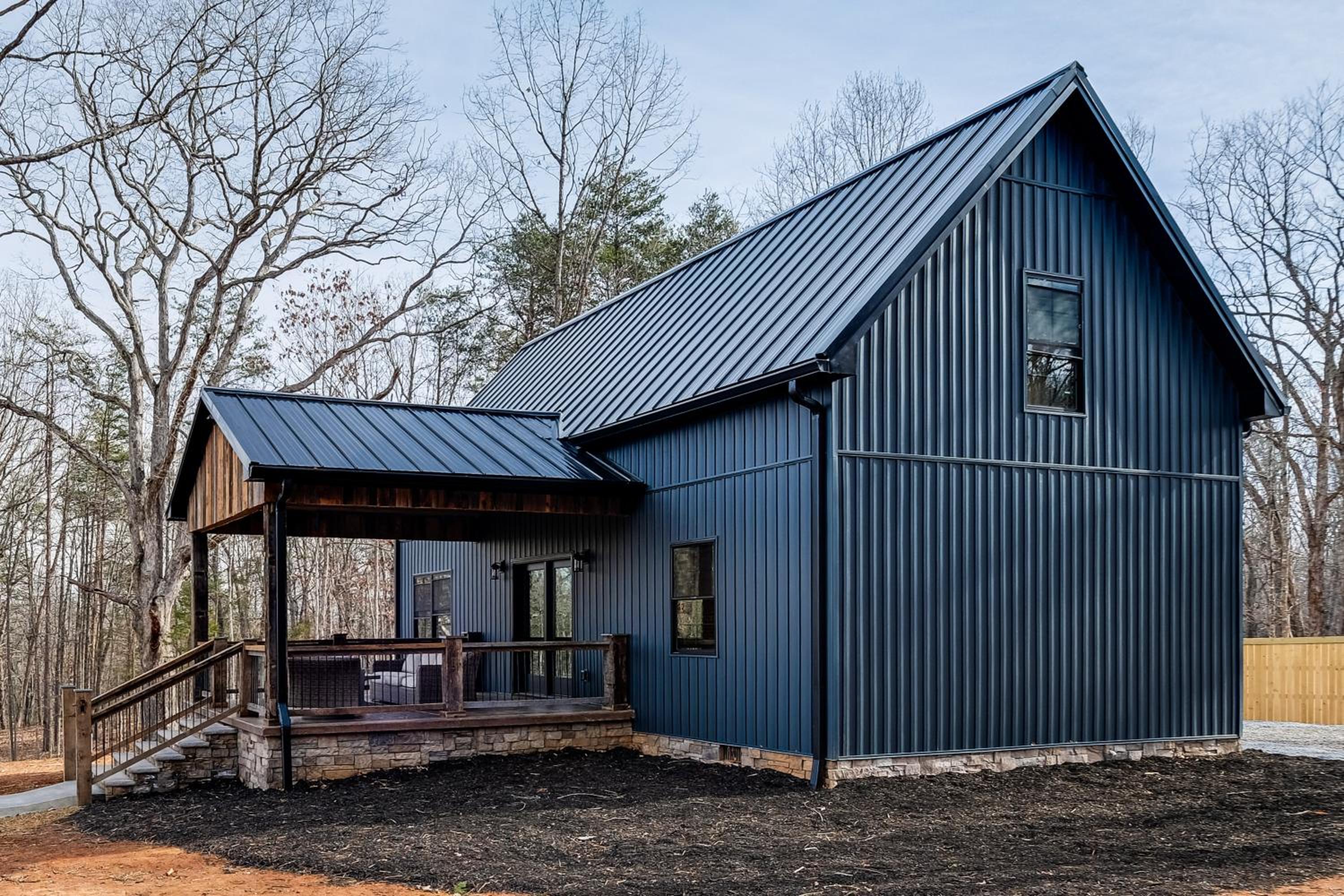 Serene Couples Getaway with Mtn Views in Bedford!
