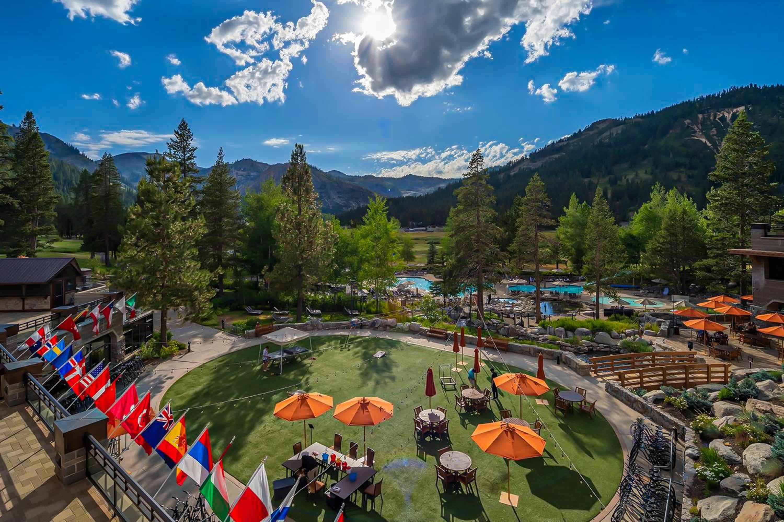 7th-Floor Everline Suite with Summer Resort Perks!