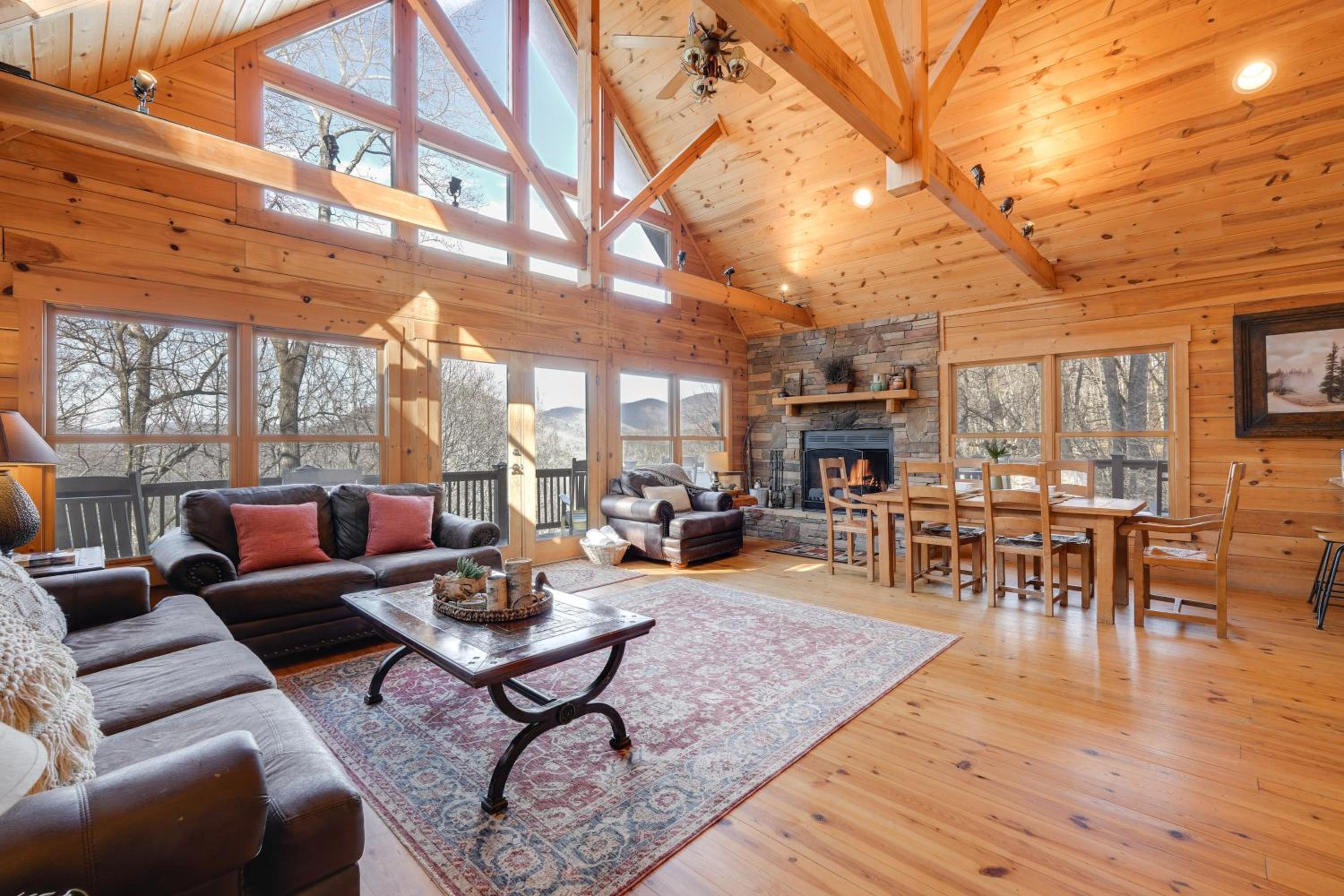 Luxe Mtn-View Cabin with Resort Perks in Jasper!
