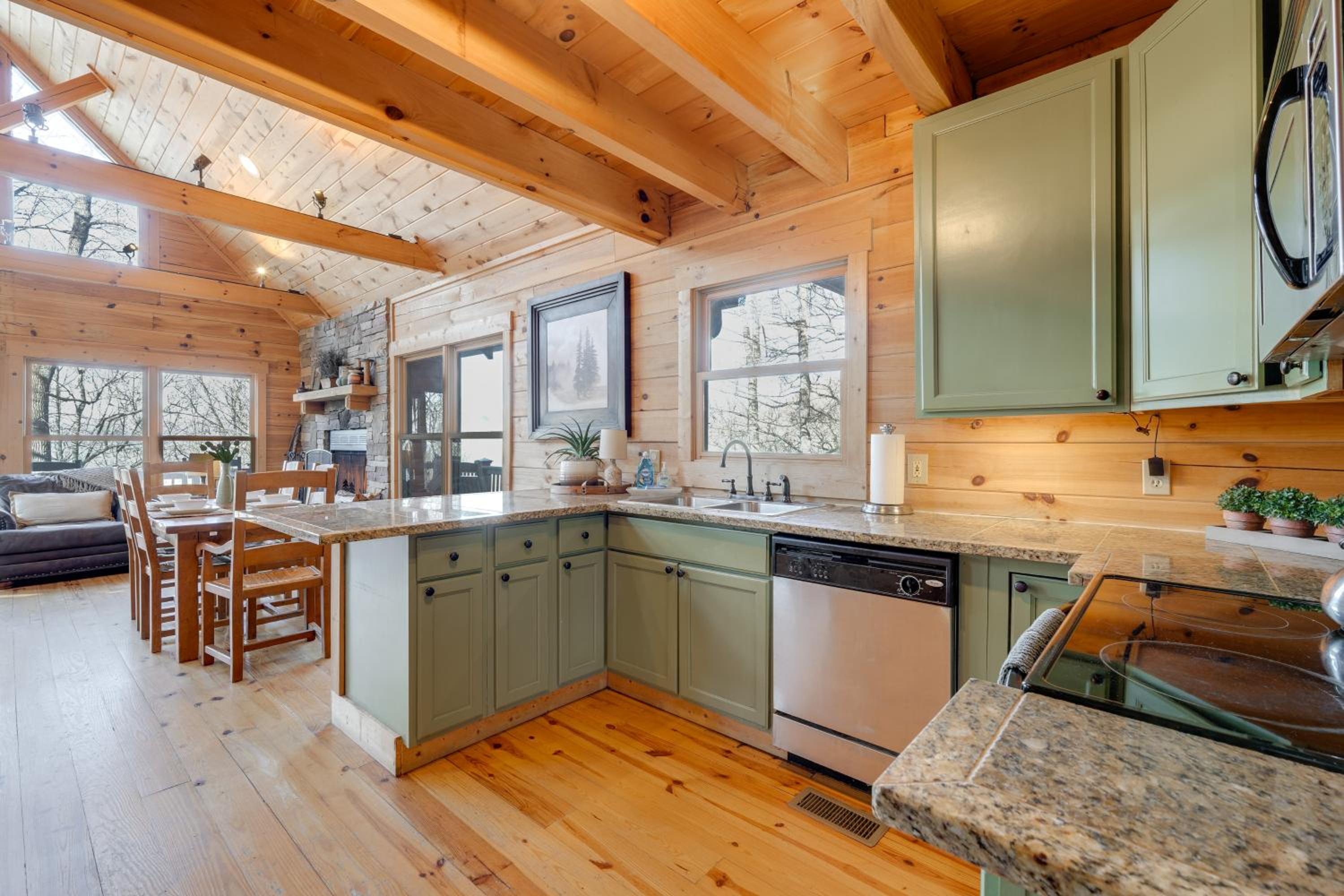 Luxe Mtn-View Cabin with Resort Perks in Jasper!