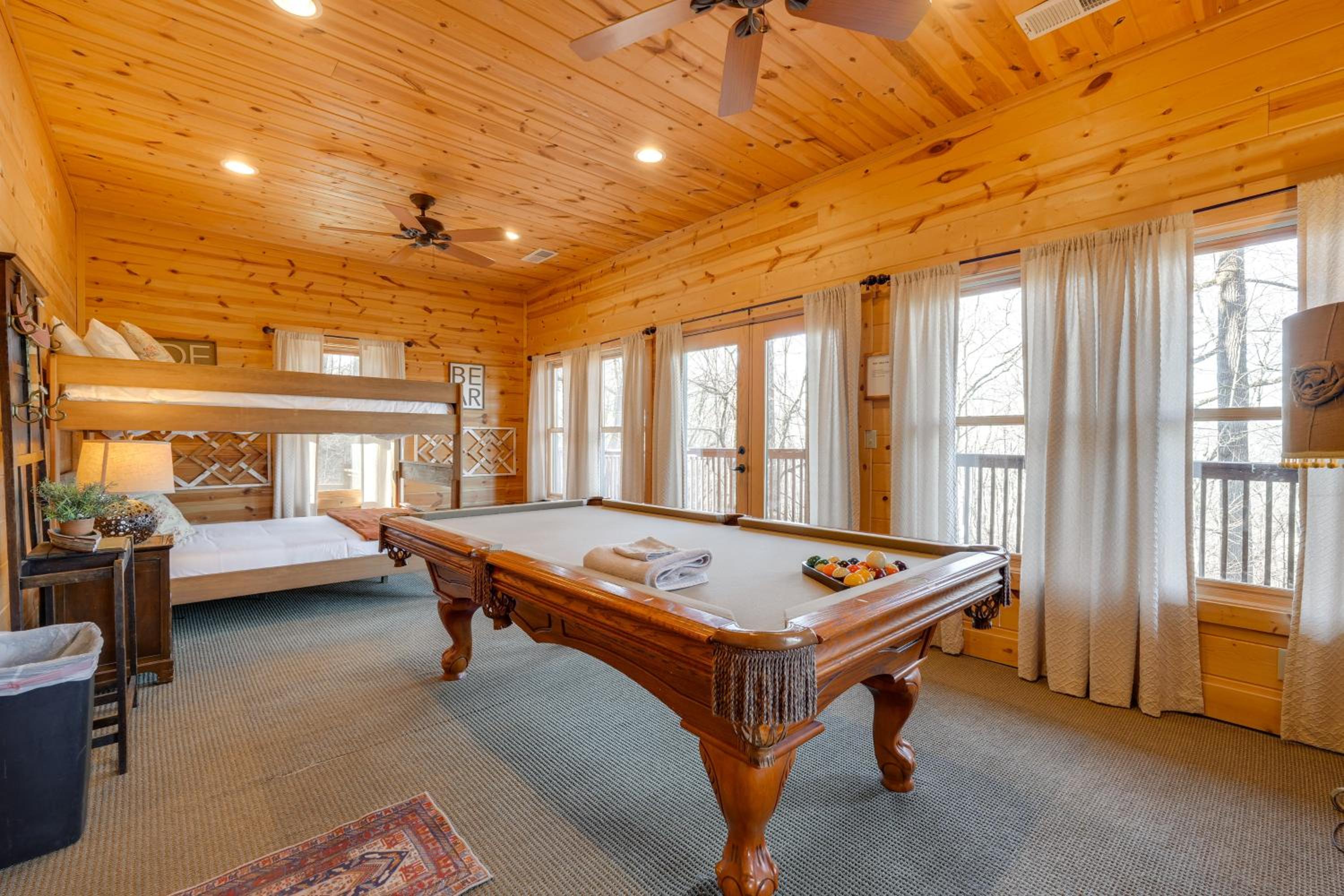Luxe Mtn-View Cabin with Resort Perks in Jasper!