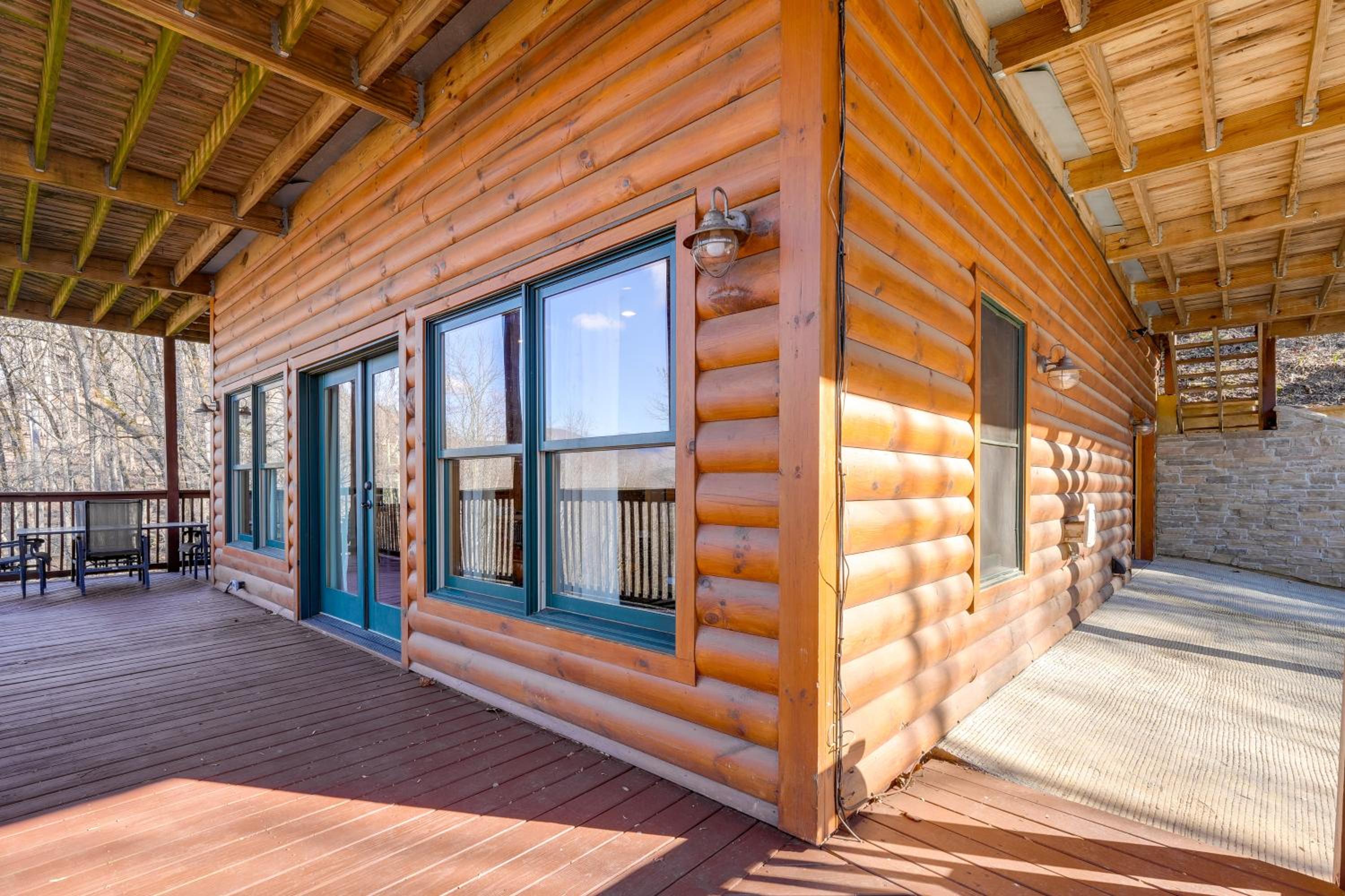 Luxe Mtn-View Cabin with Resort Perks in Jasper!