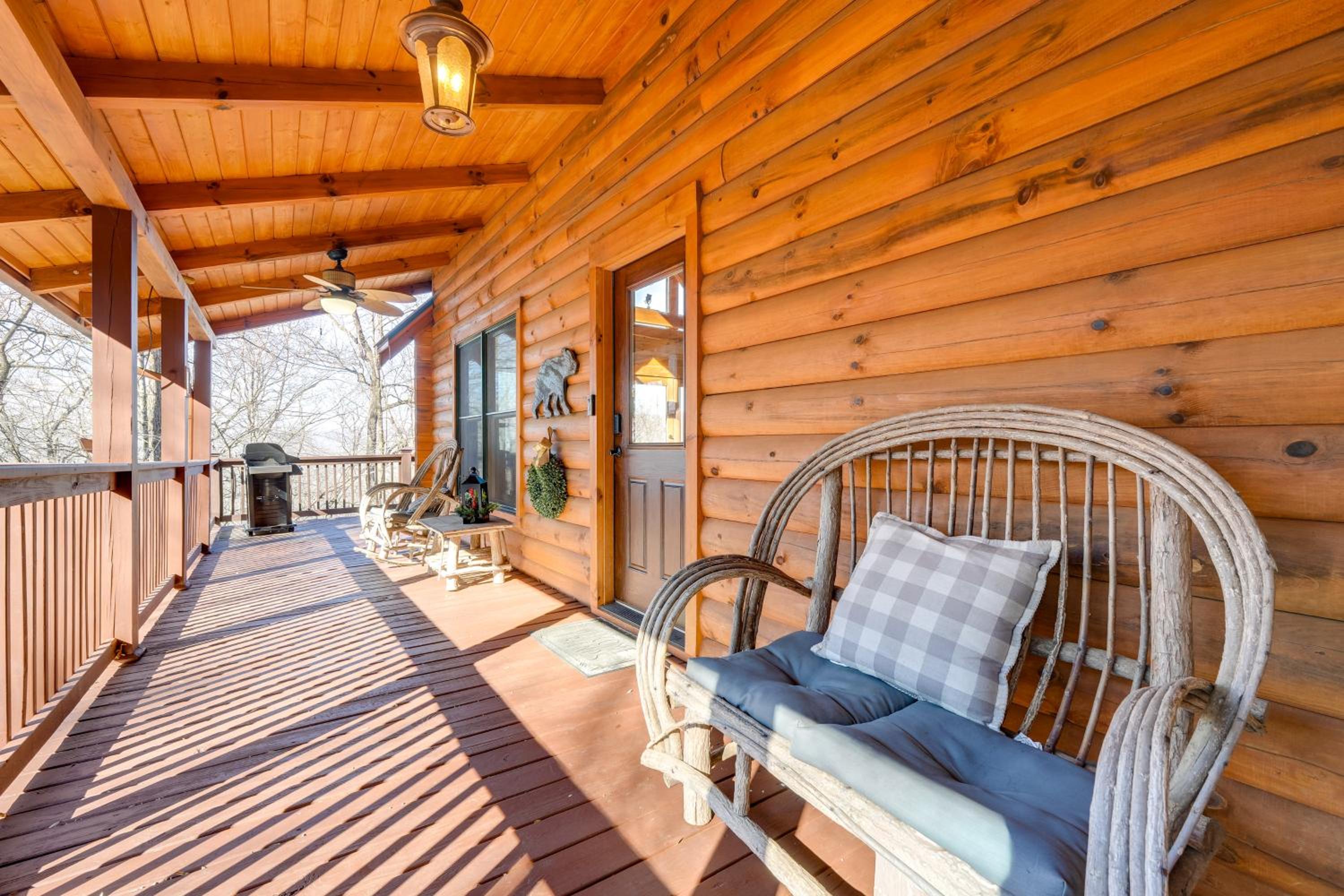 Luxe Mtn-View Cabin with Resort Perks in Jasper!