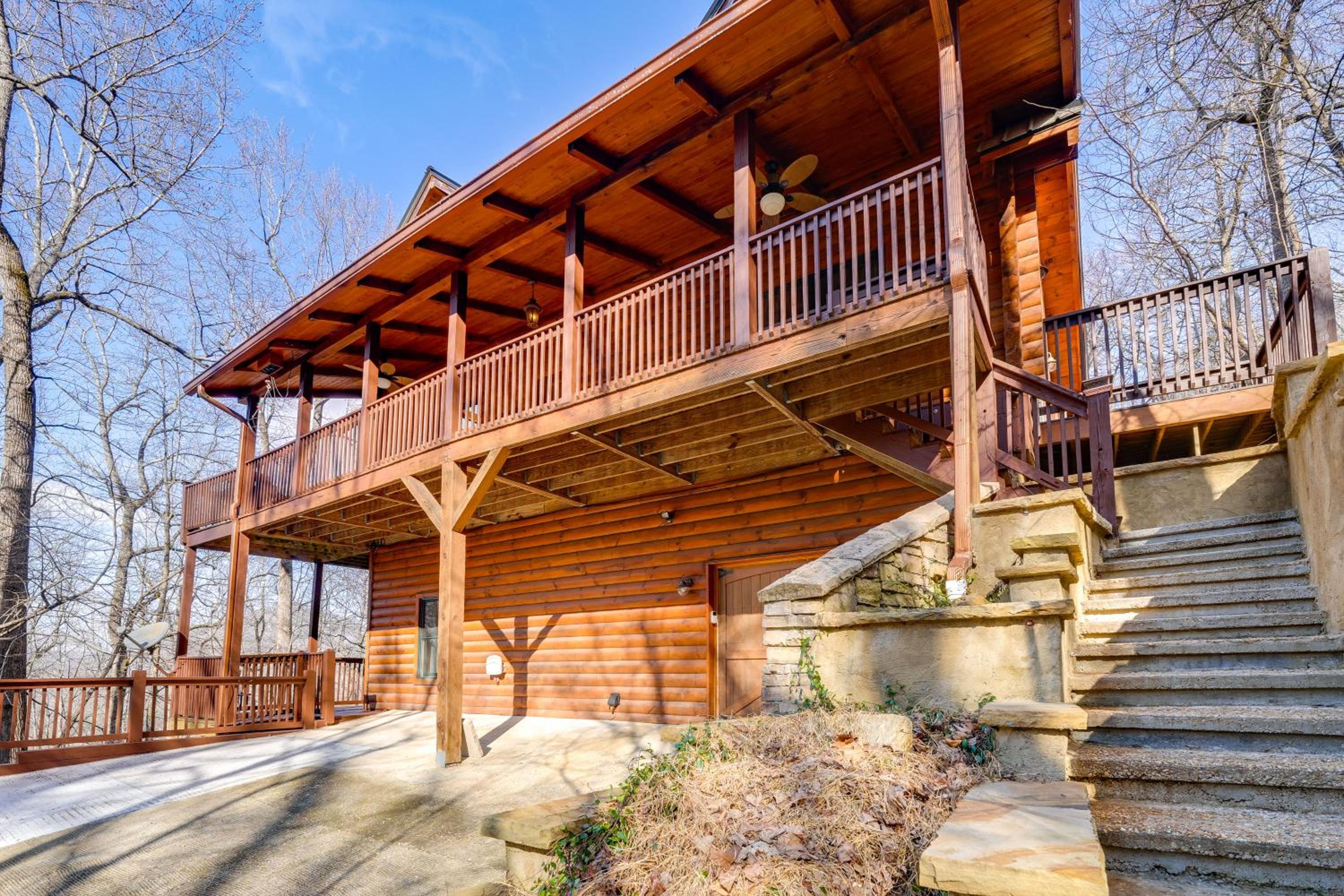 Luxe Mtn-View Cabin with Resort Perks in Jasper!